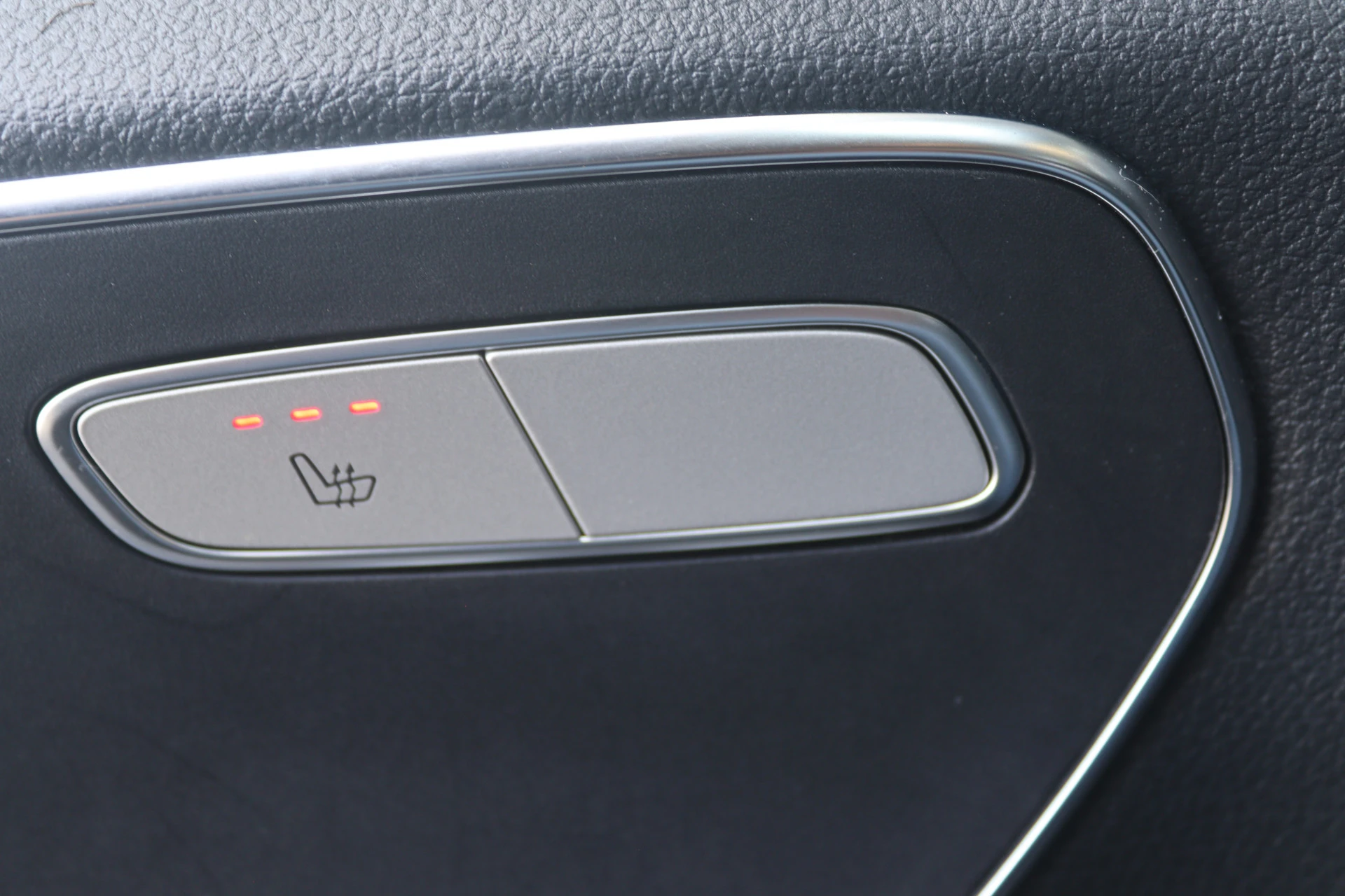 Mercedes-Benz-Vito-image-11