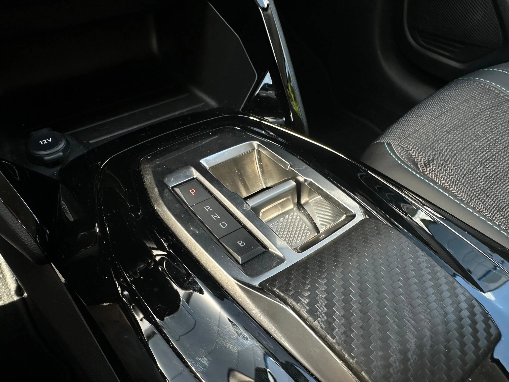 Peugeot-e-208-image-17