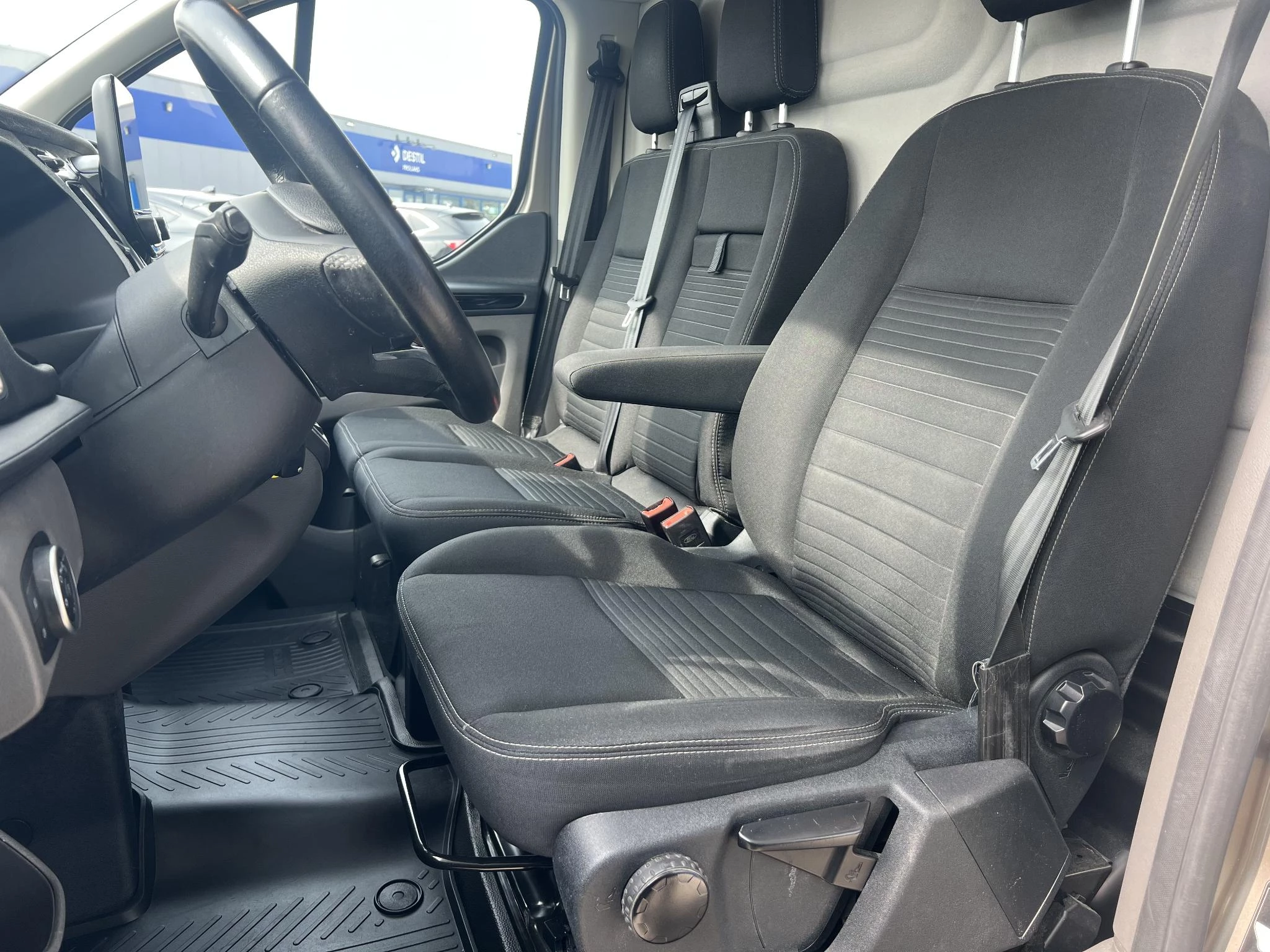 Ford-Transit Custom-image-10