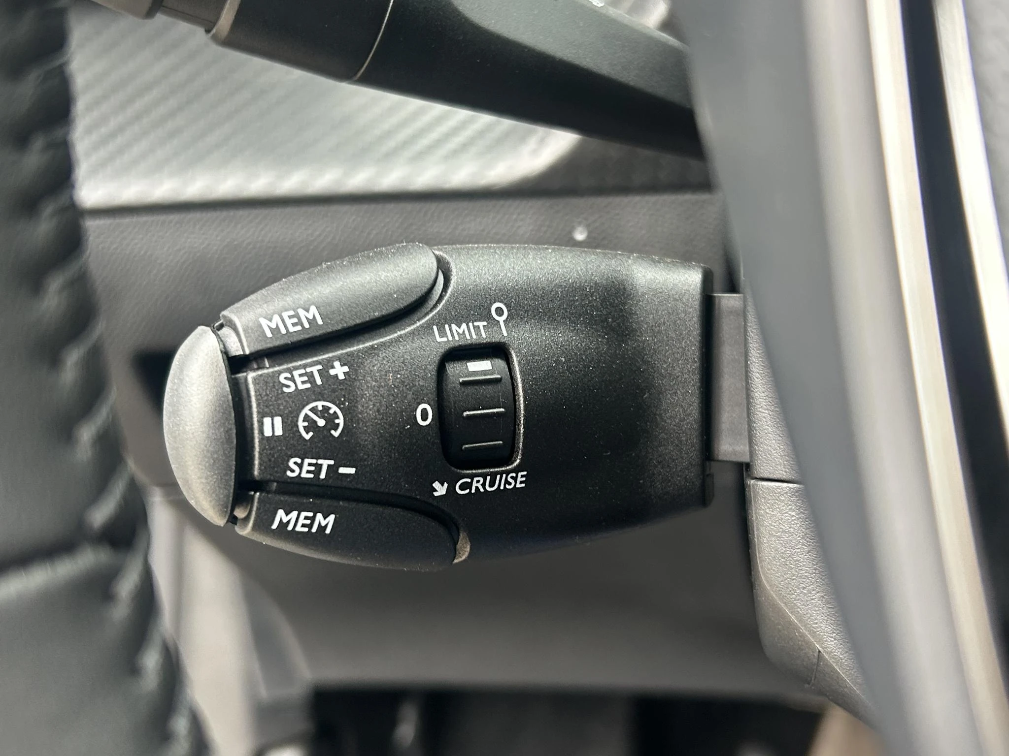 Peugeot-208-image-11