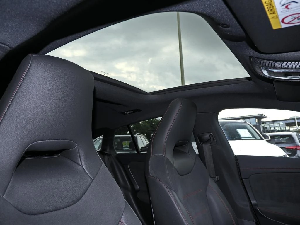 Mercedes-Benz-CLA 200 d-image-15