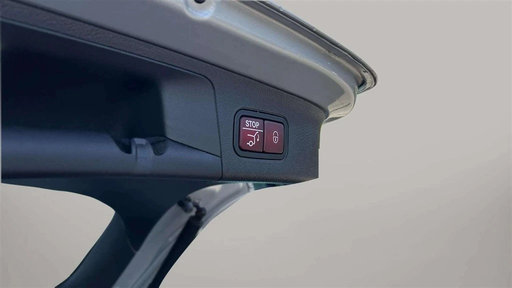 Mercedes-Benz-EQA-image-28
