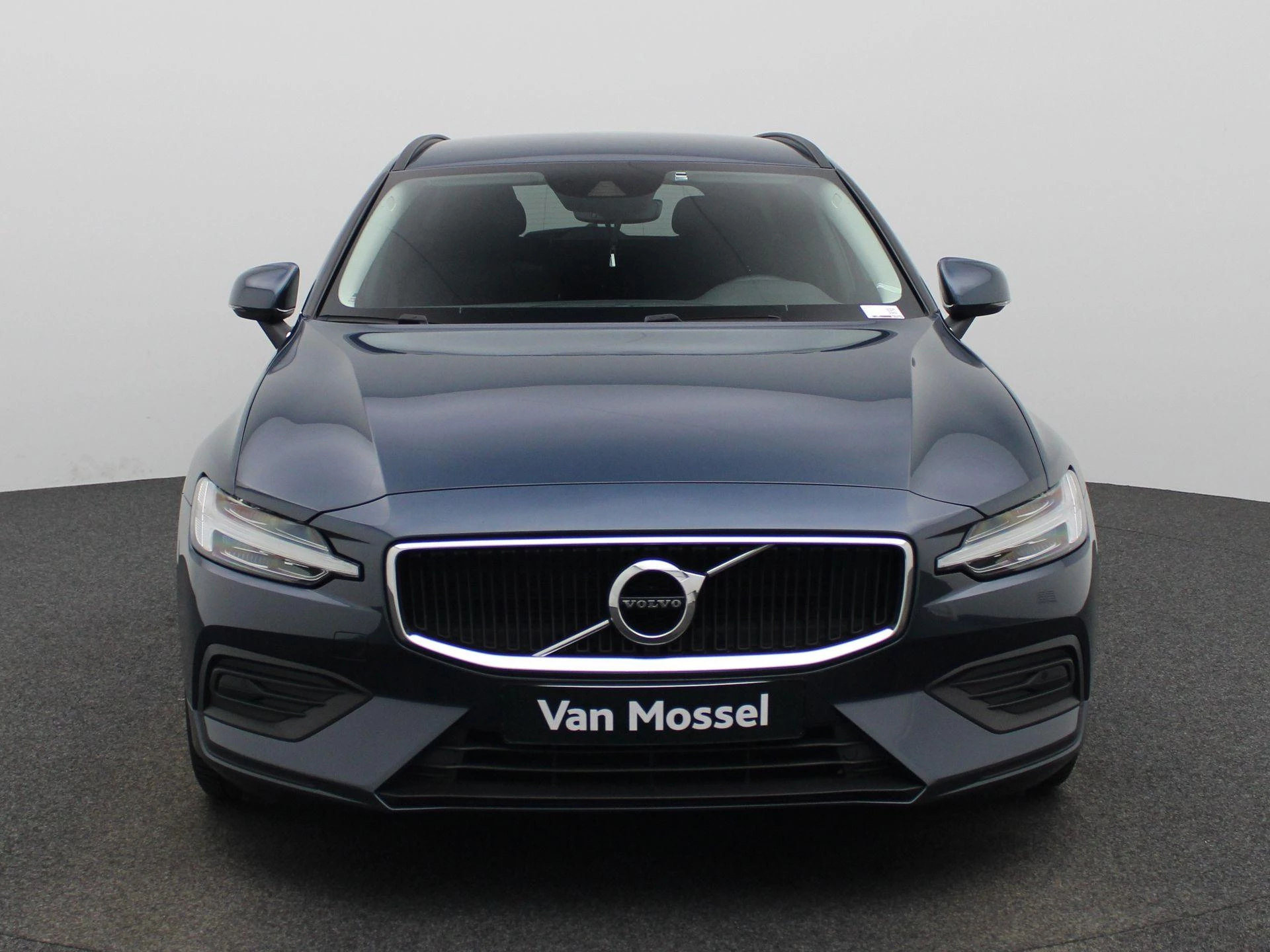 Volvo V60 B3 DCT Momentum Pro