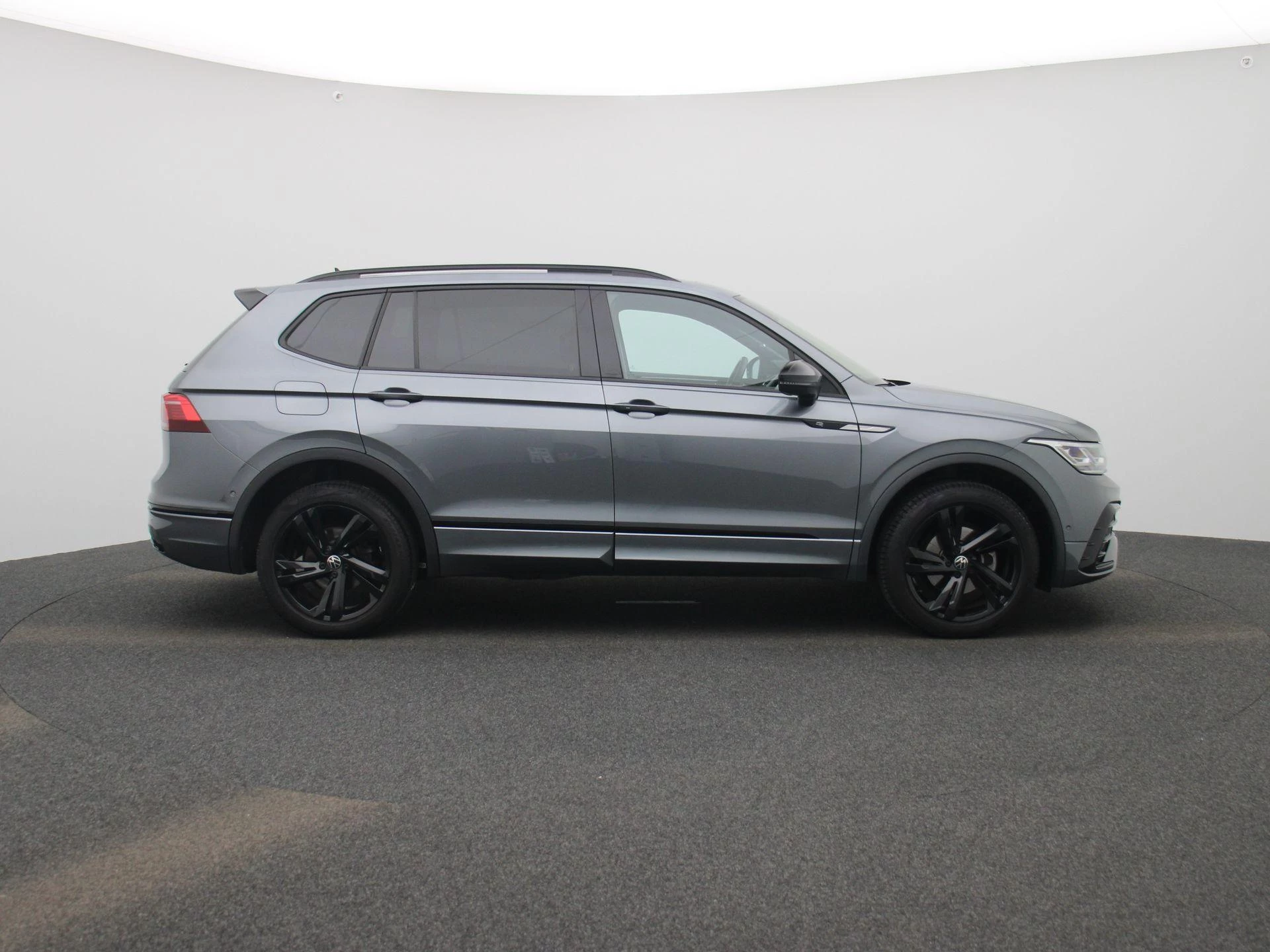 Volkswagen-Tiguan Allspace-image-5