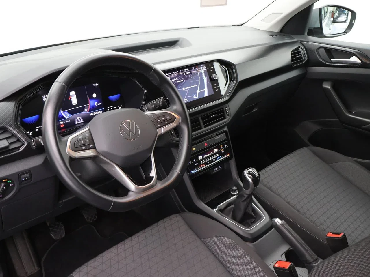 Volkswagen-T-Cross-image-7