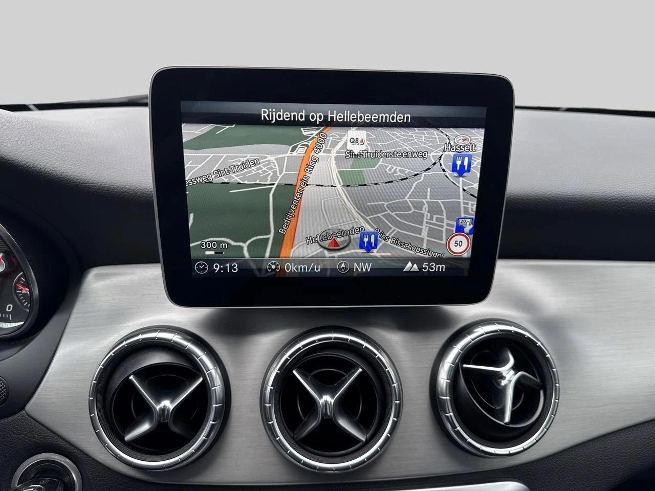 Mercedes-Benz-CLA-image-8