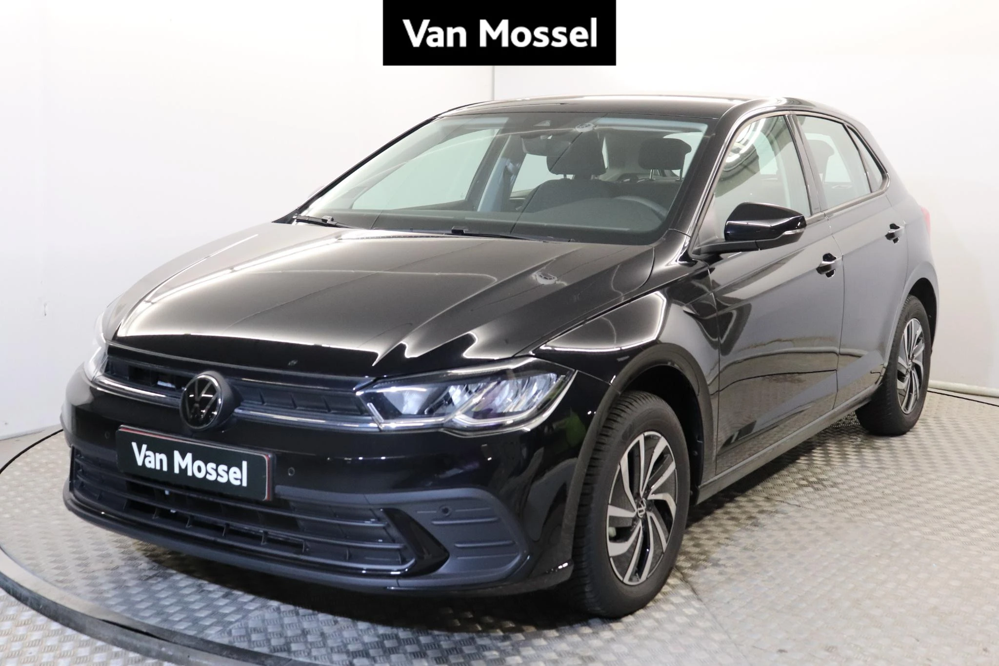 Volkswagen-Polo-image-0