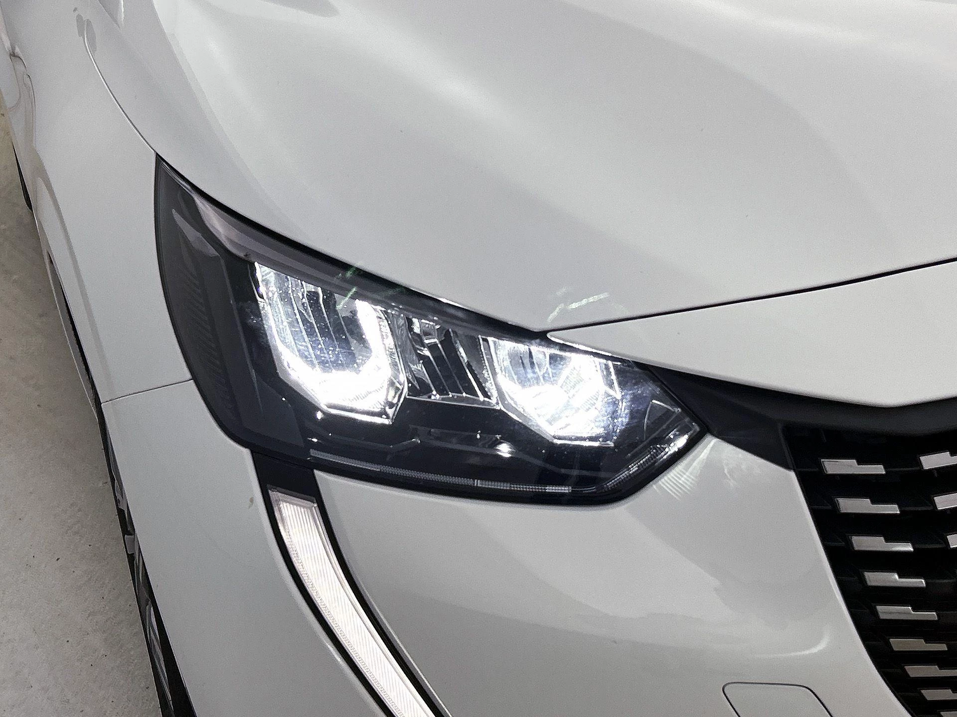 Peugeot-208-image-12