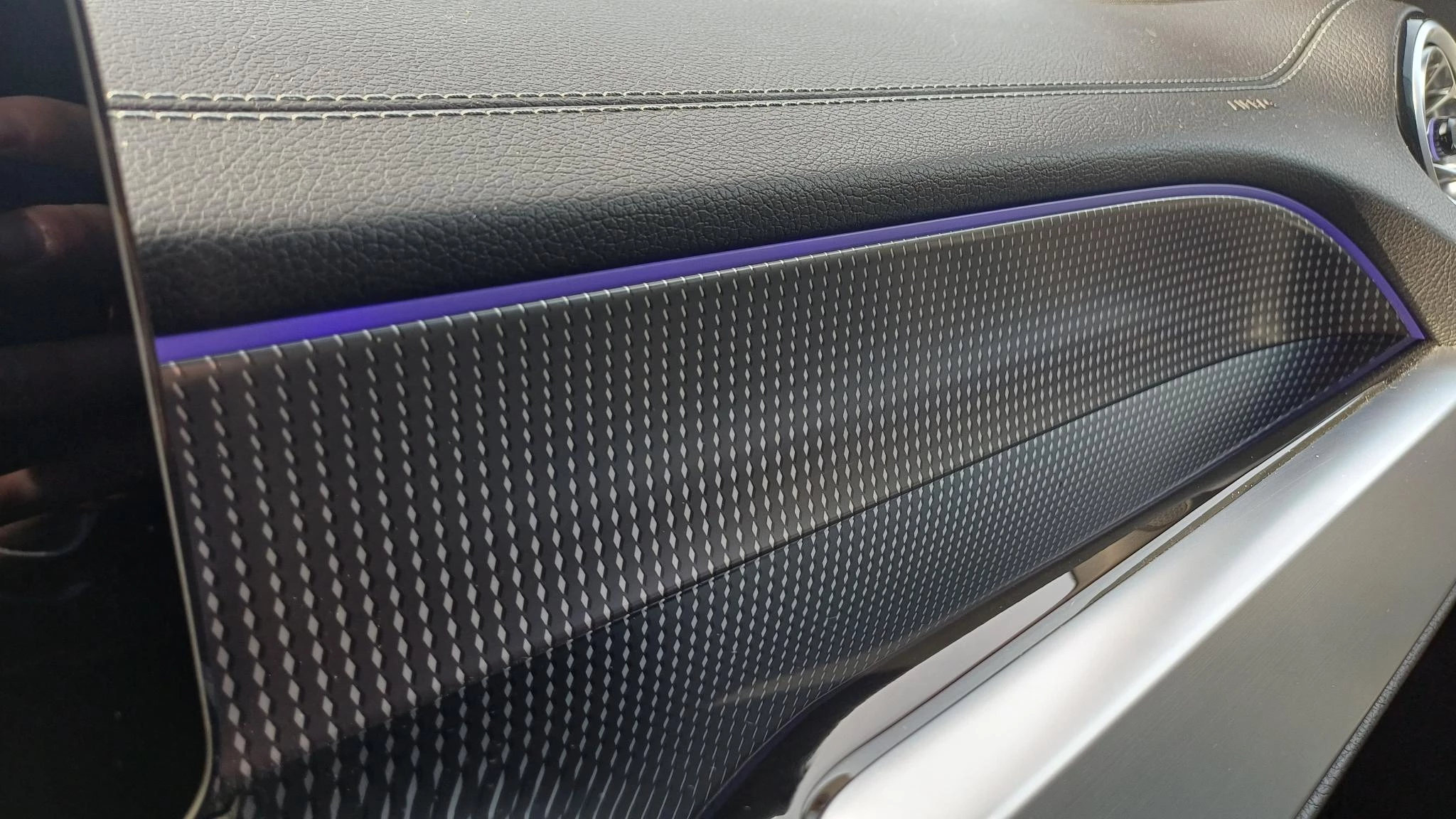 Mercedes-Benz EQB 250 AMG Line + 7-ZITPLAATSEN + LEDER + PANO DAK + CARPLAY +