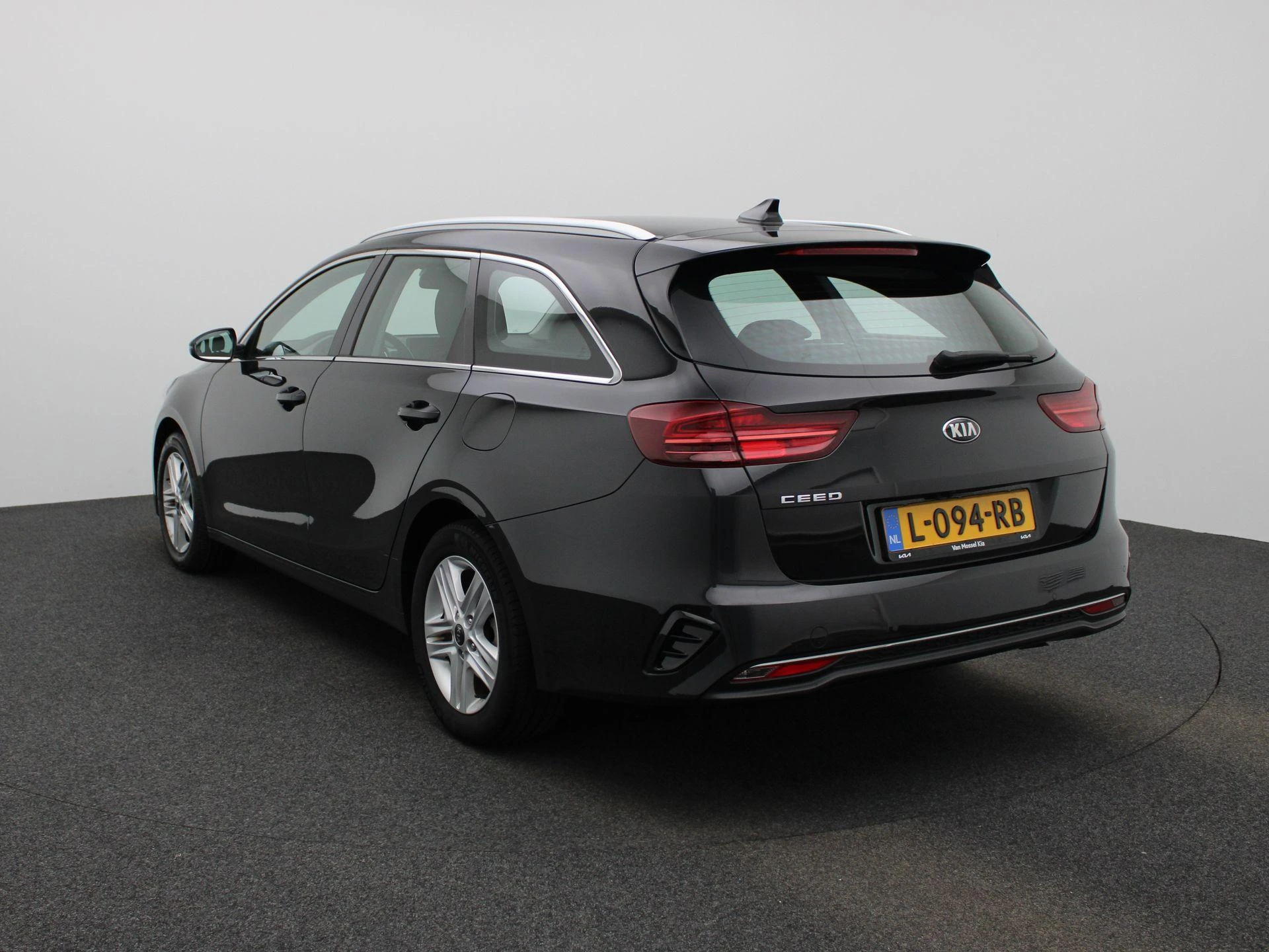 Kia-Ceed Sportswagon-image-1