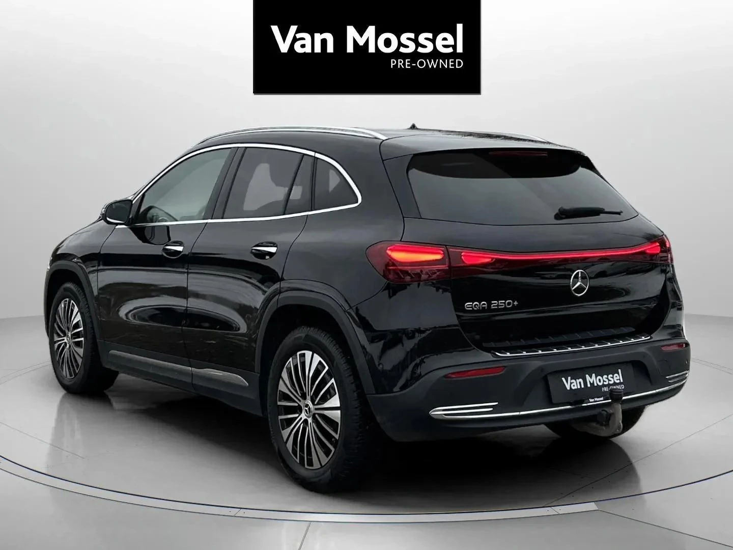 Mercedes-Benz-EQA-image-6