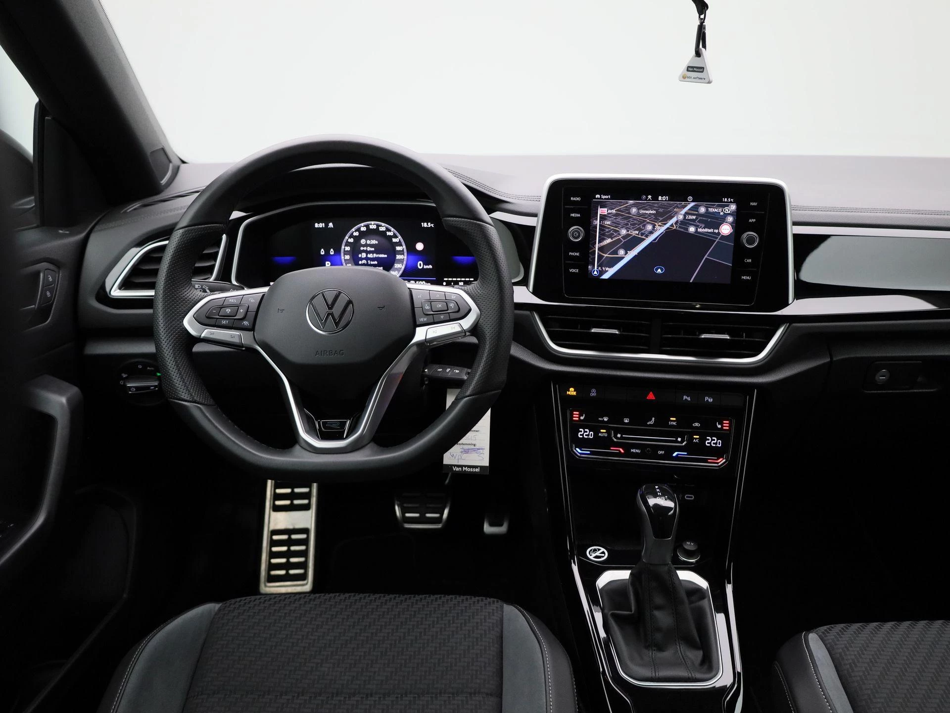 Volkswagen-T-Roc-image-6