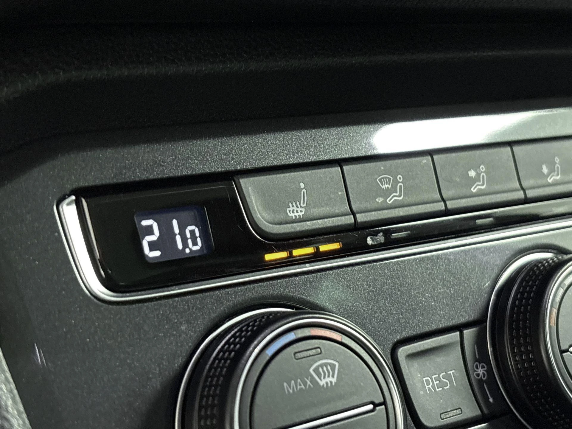 Volkswagen-Tiguan-image-24