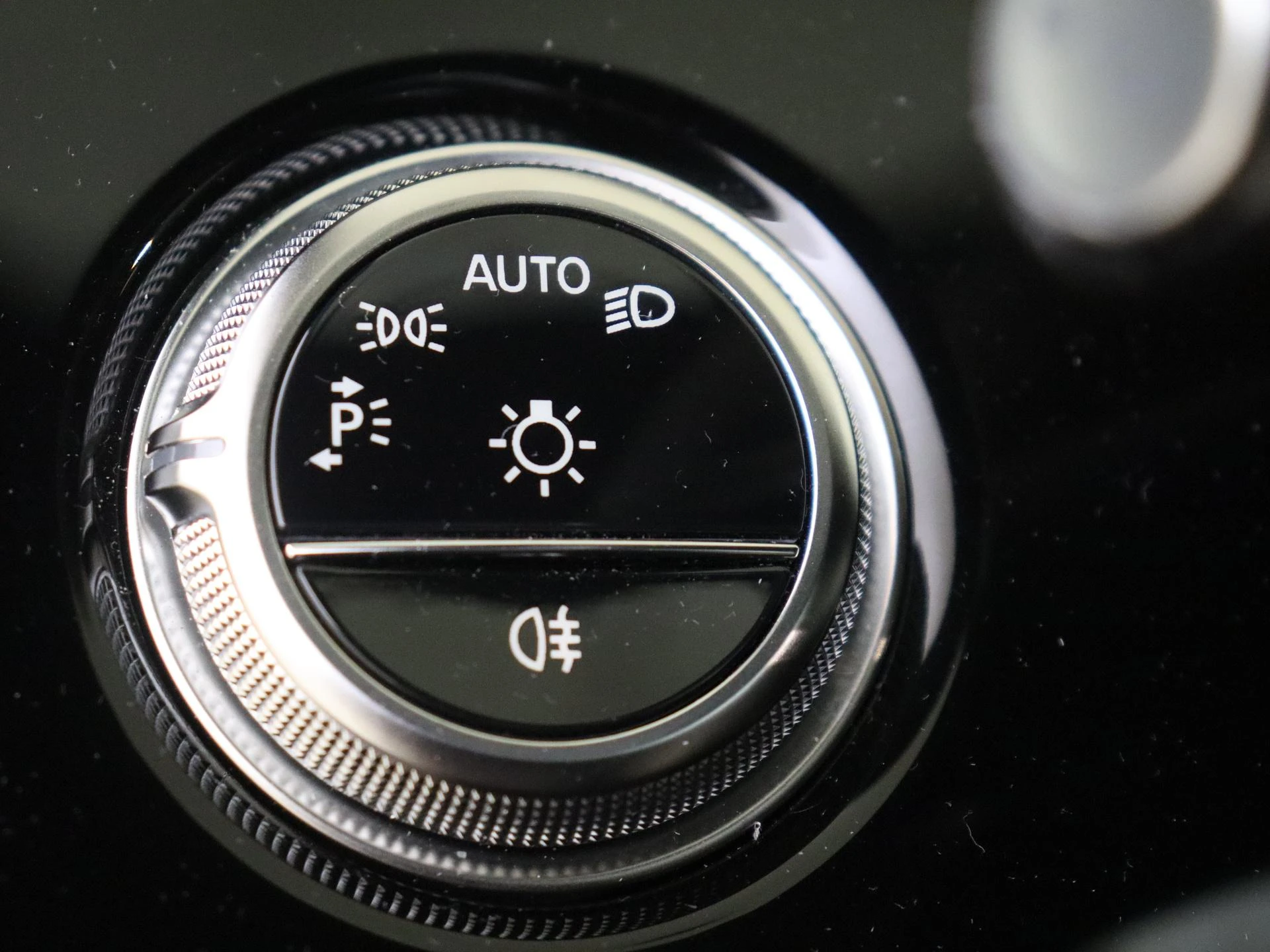 Mercedes-Benz-E-Klasse-image-29