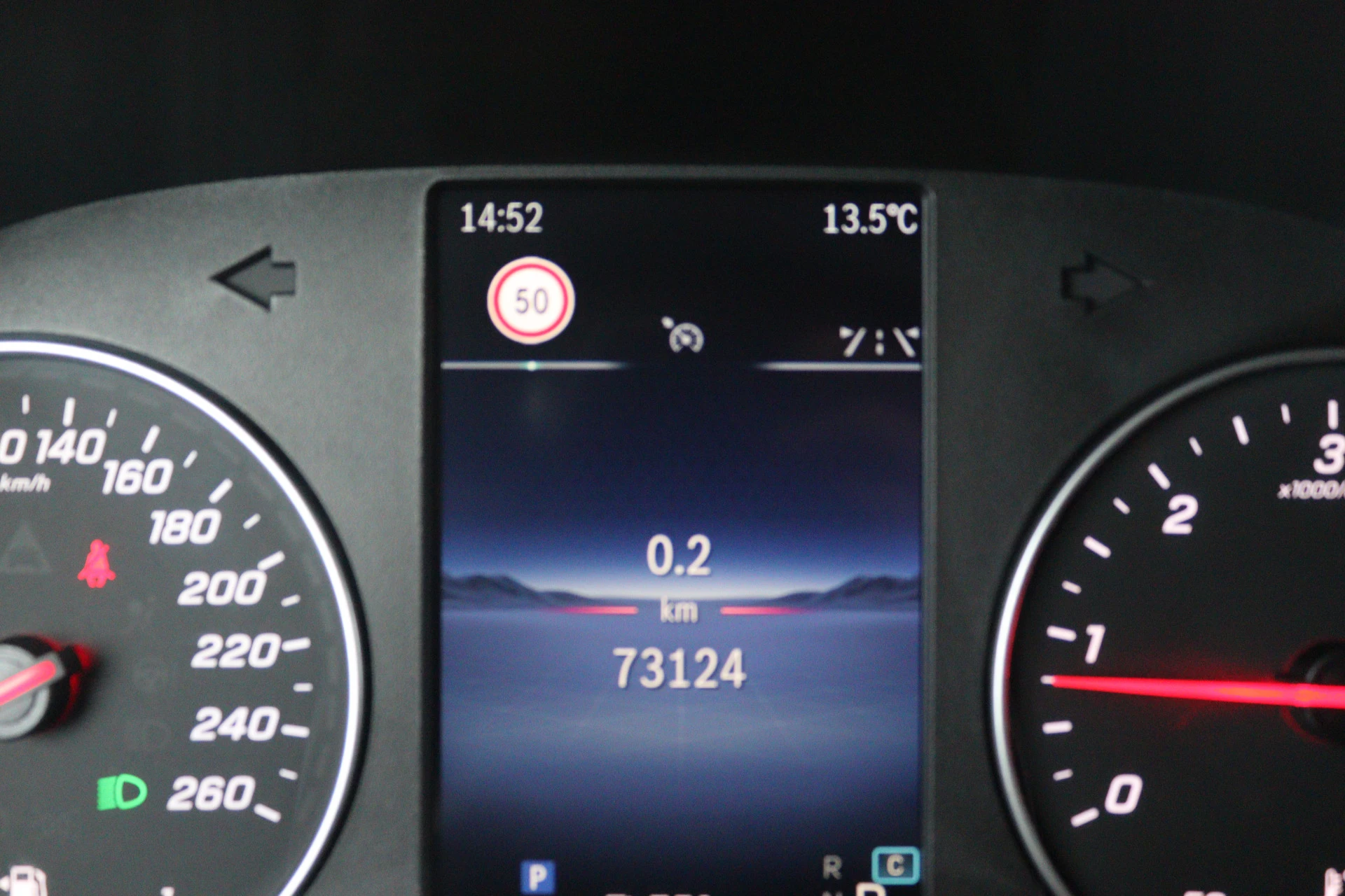 Mercedes-Benz-Vito-image-5