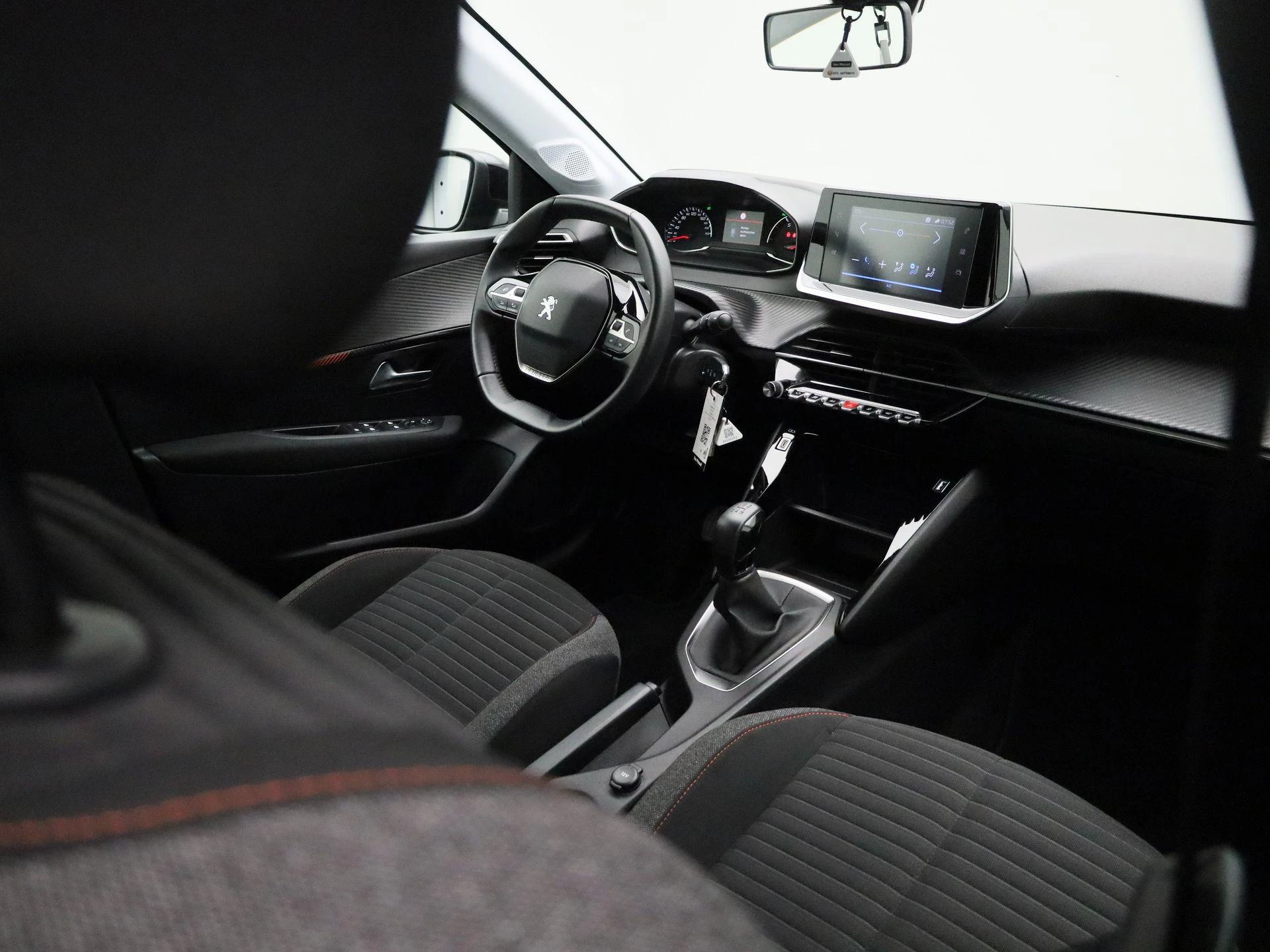 Peugeot-208-image-29