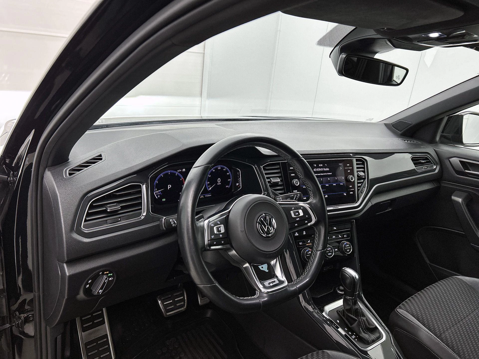 Volkswagen-T-Roc-image-19