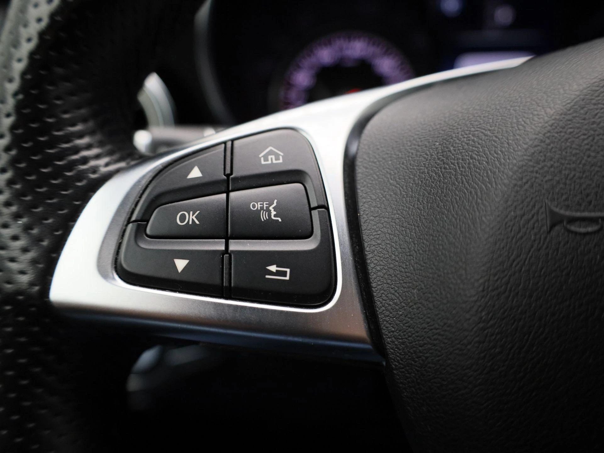 Mercedes-Benz-GLC-image-17