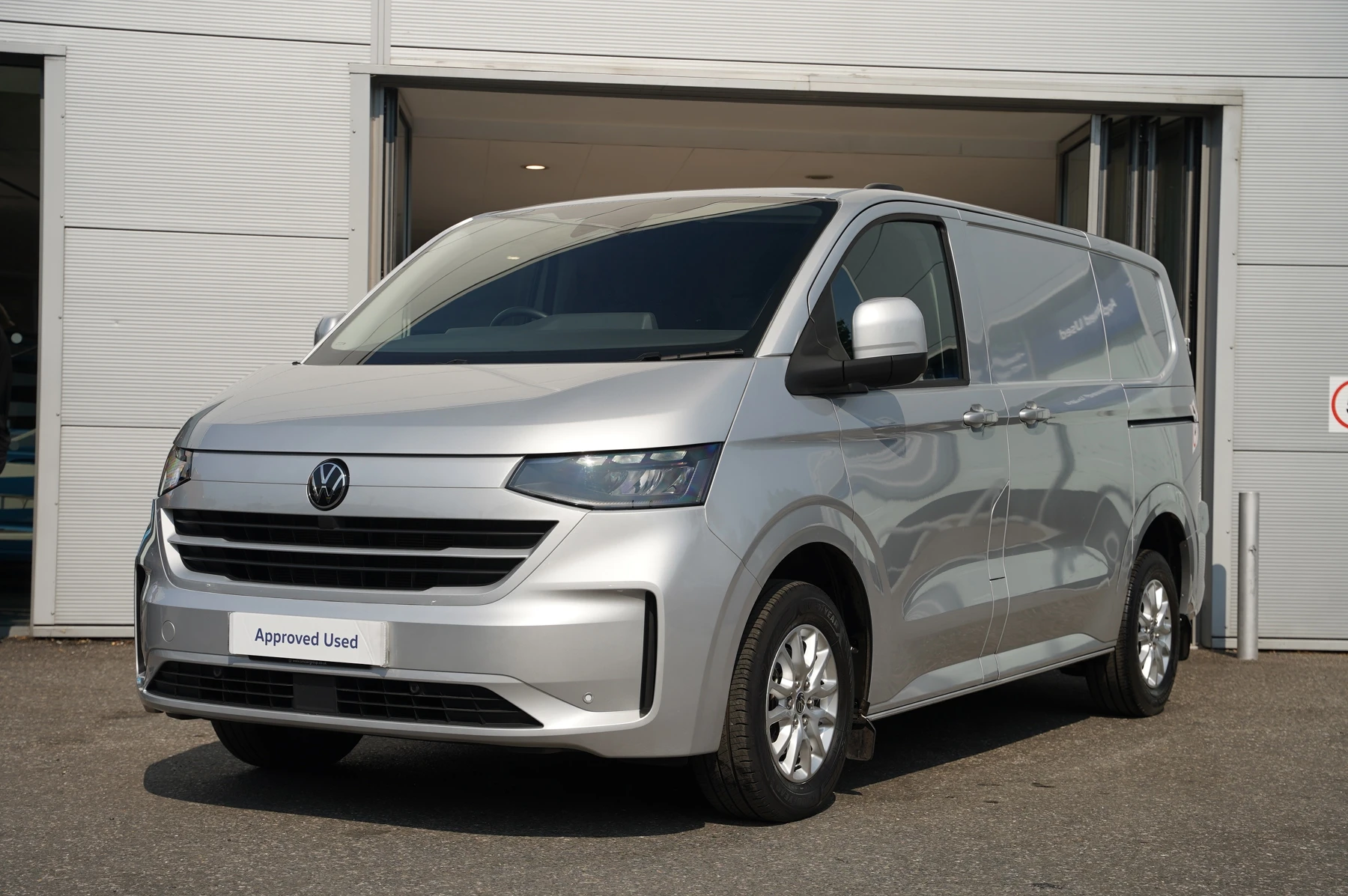 Volkswagen-Transporter-image-29