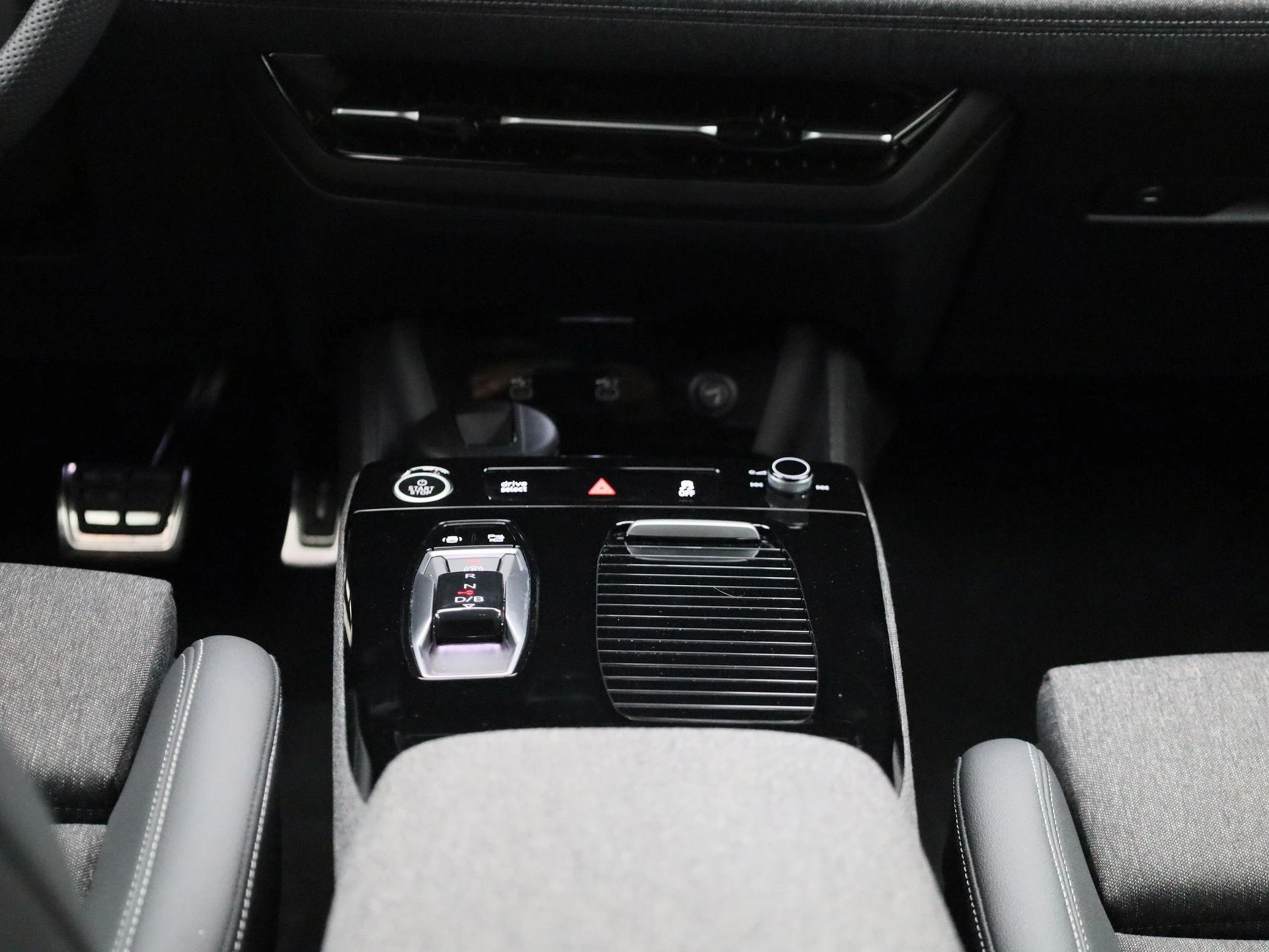 Audi-Q6 e-tron-image-9