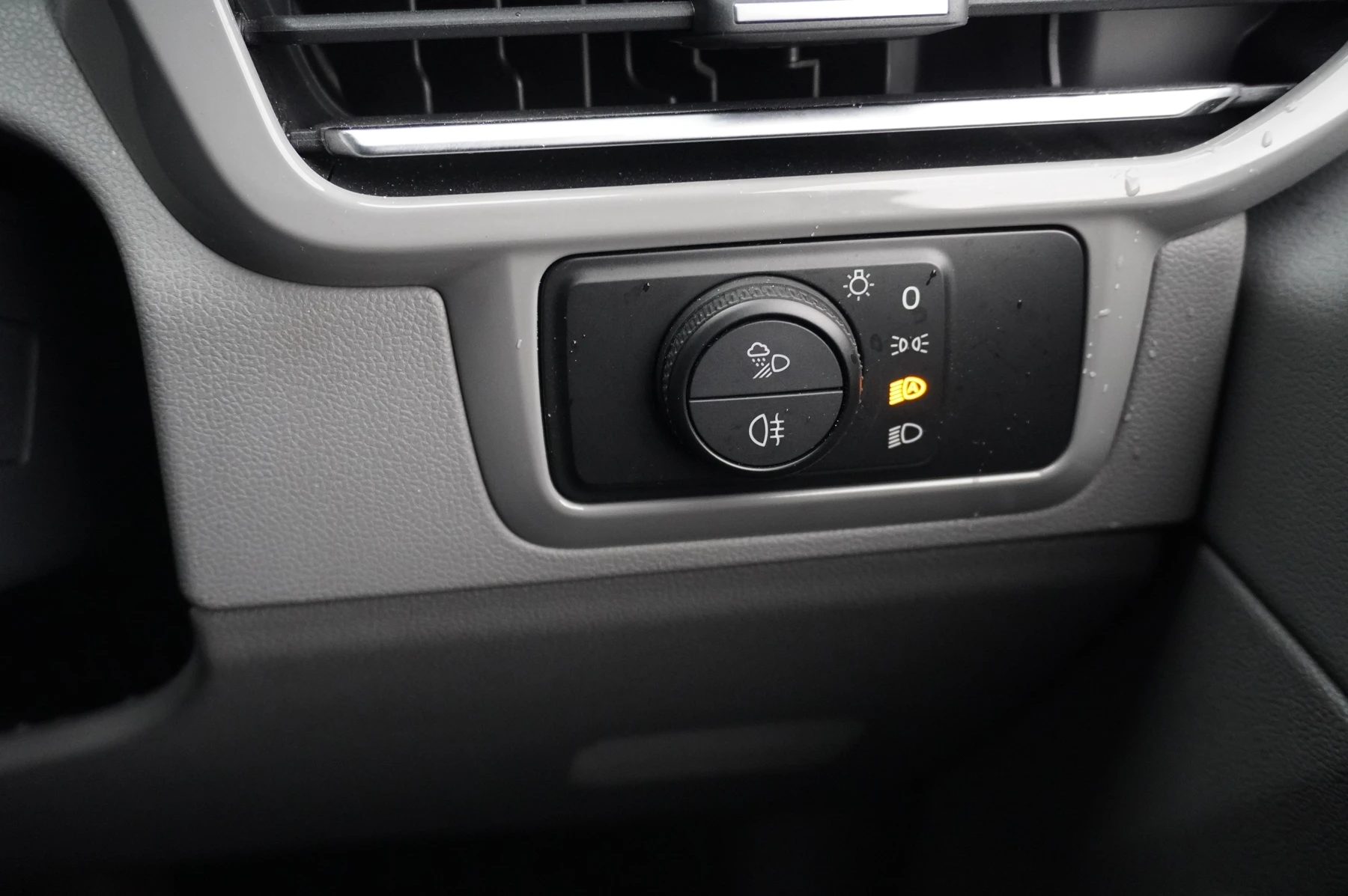 Volkswagen-Transporter-image-22