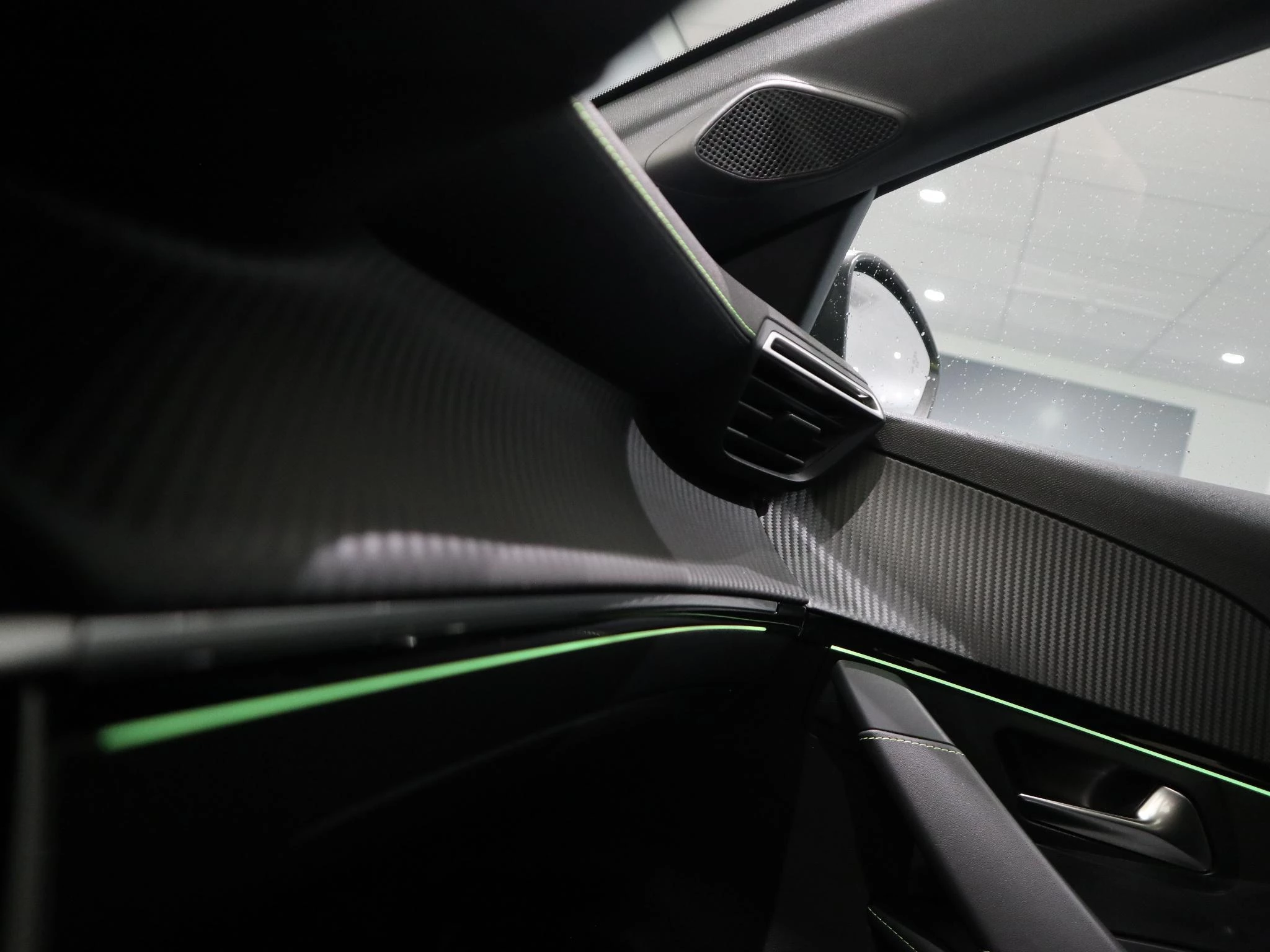 Peugeot-e-208-image-11