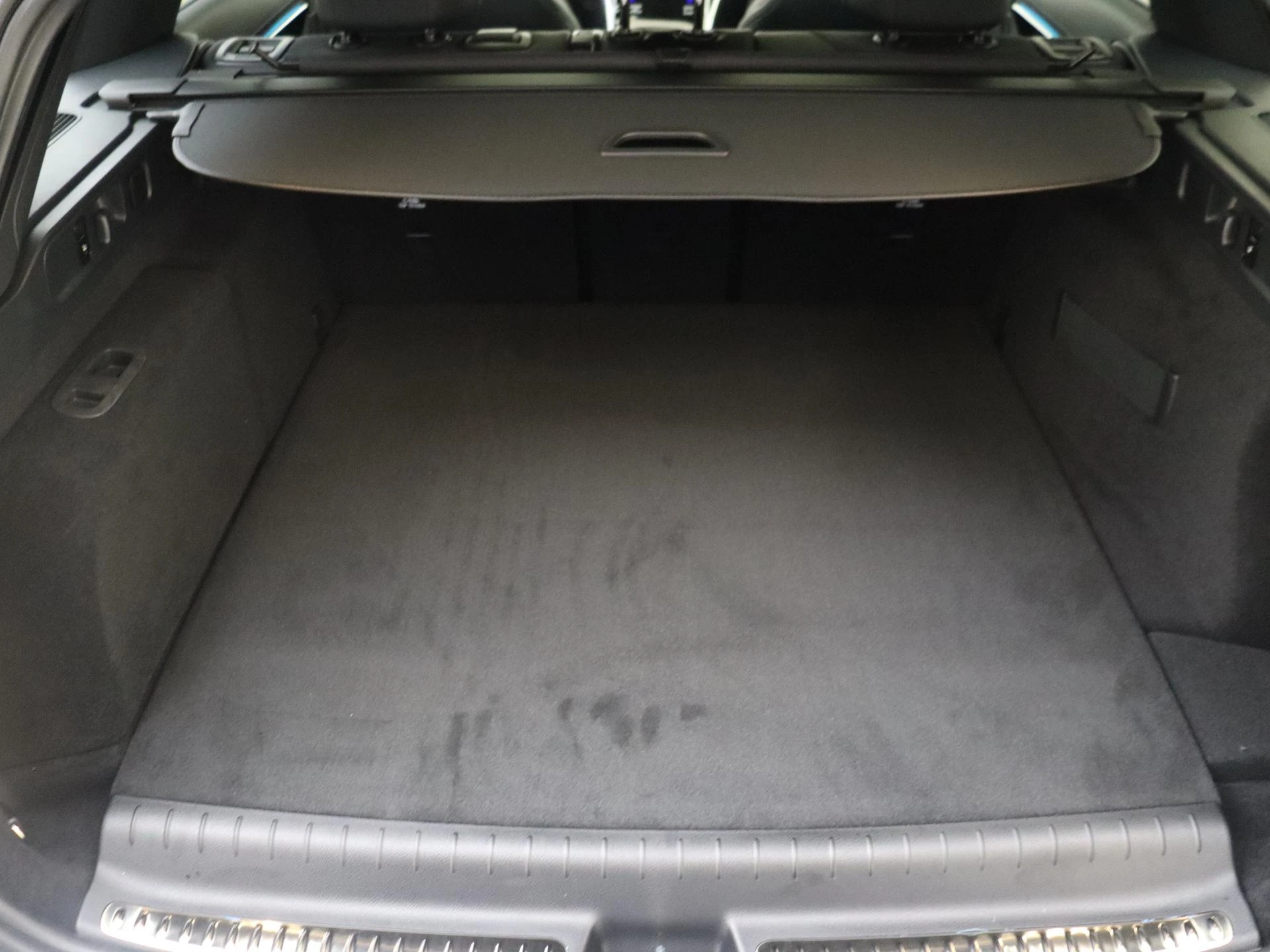 Mercedes-Benz-C-Klasse-image-29
