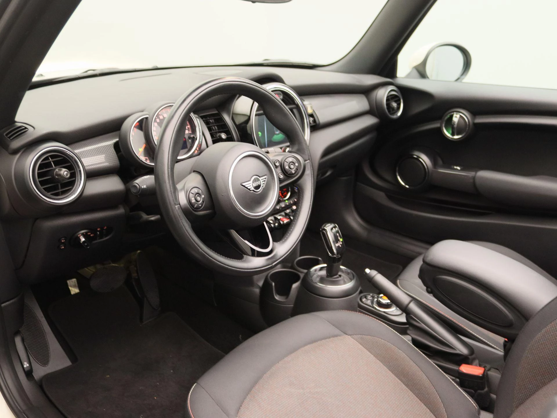 MINI-Cooper Cabrio-image-21