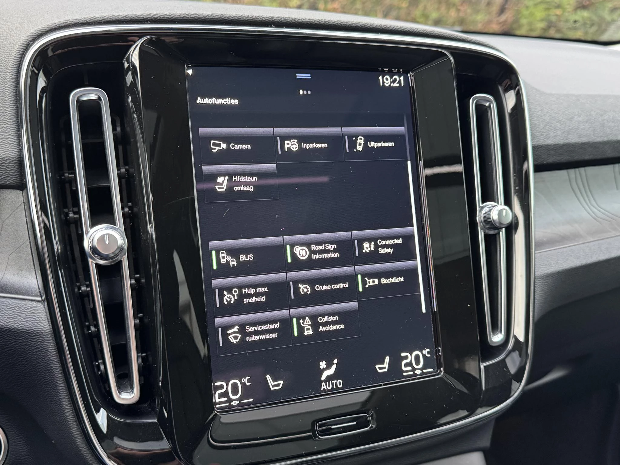 Volvo-XC40-image-23
