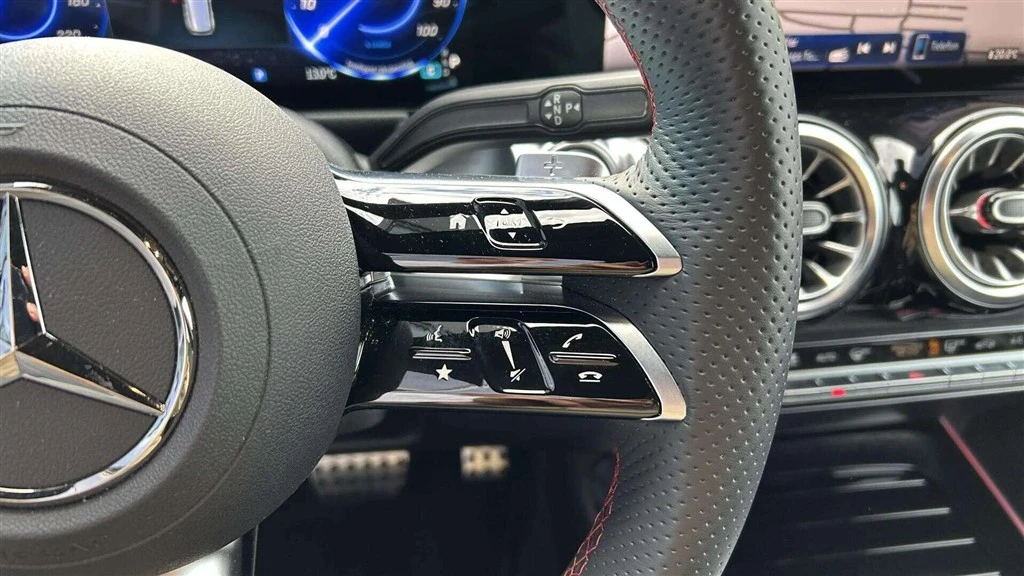 Mercedes-Benz-EQB-image-12