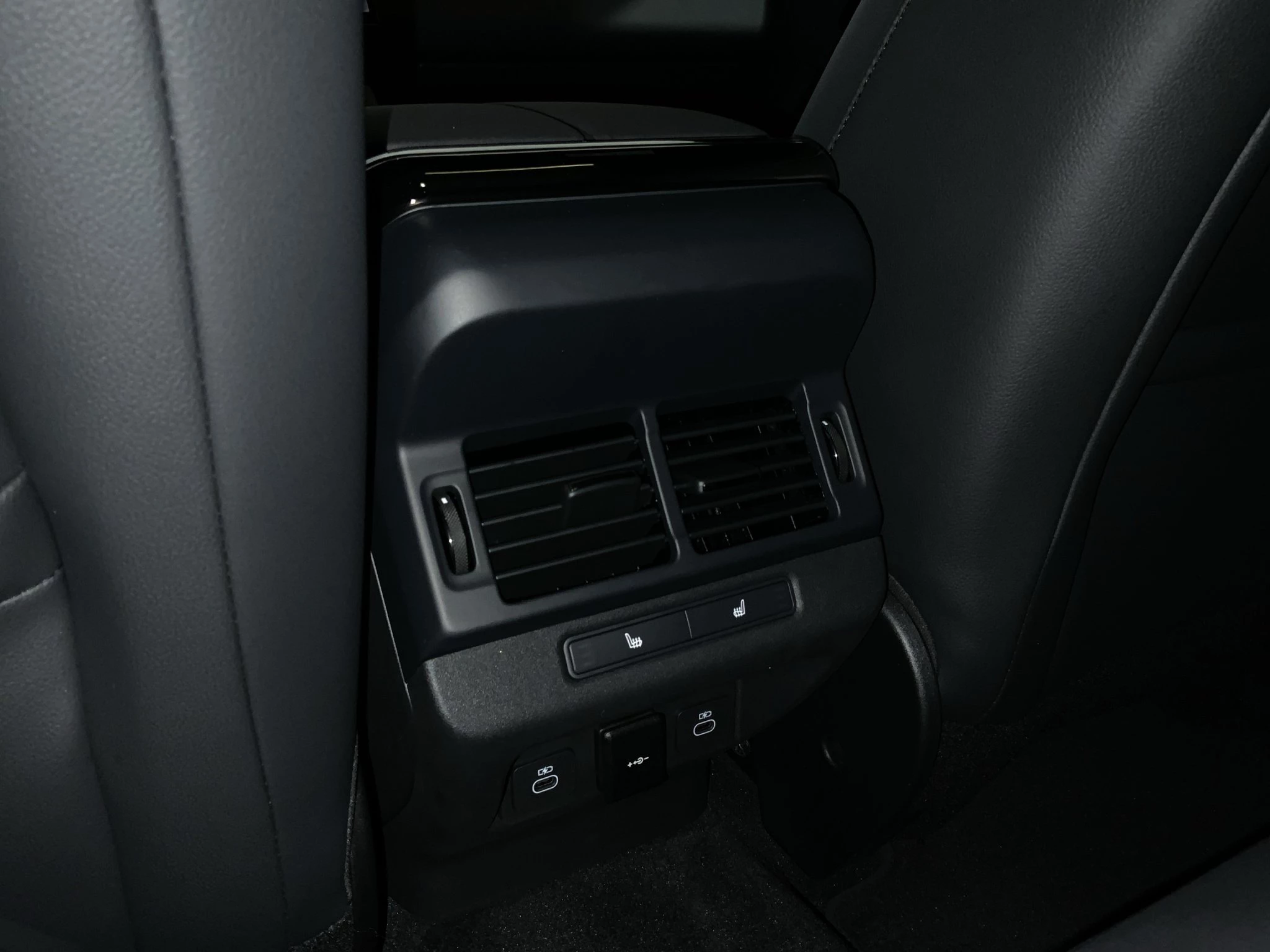 Land Rover-Range Rover Evoque-image-16