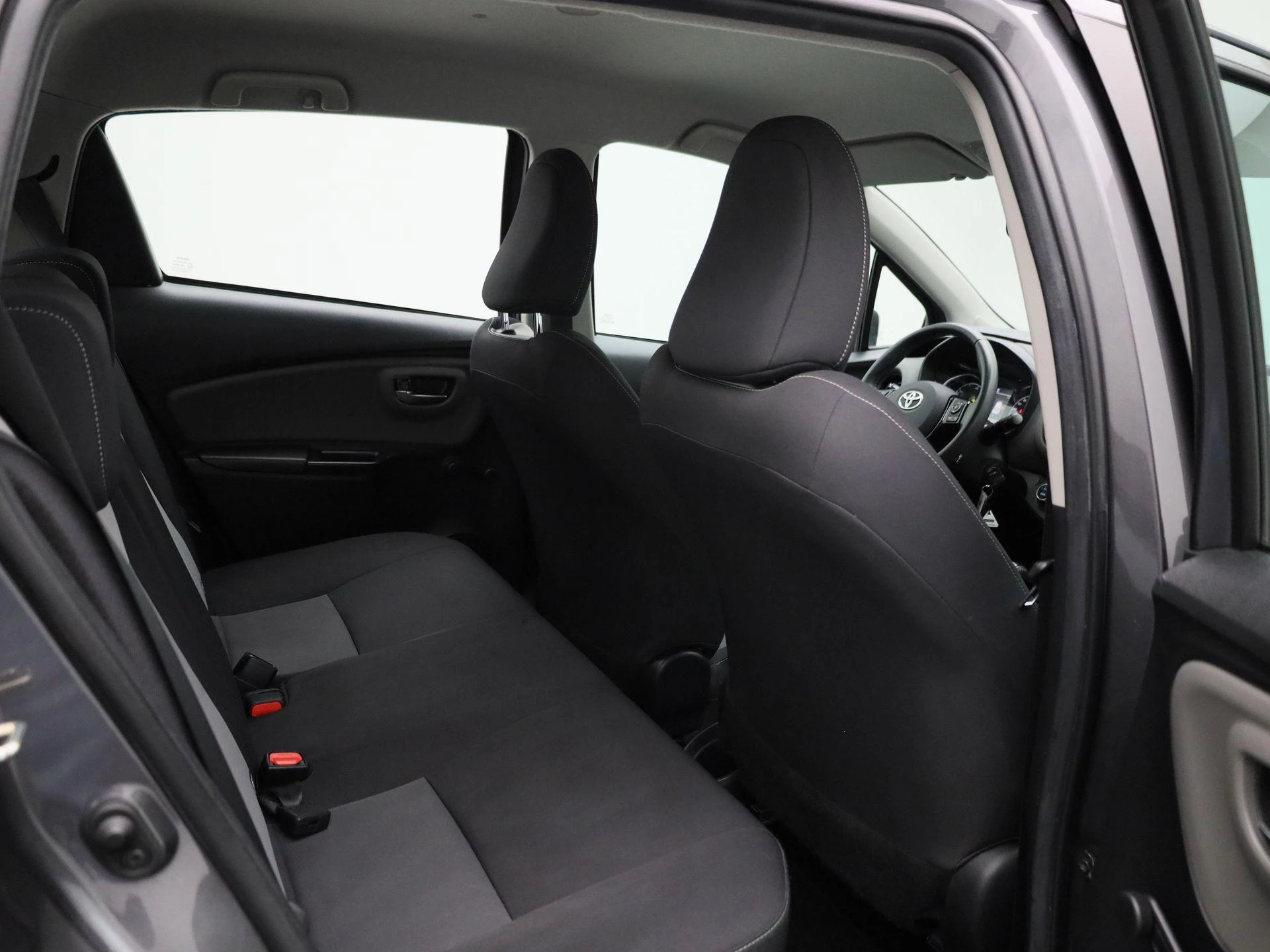 Toyota-Yaris-image-32