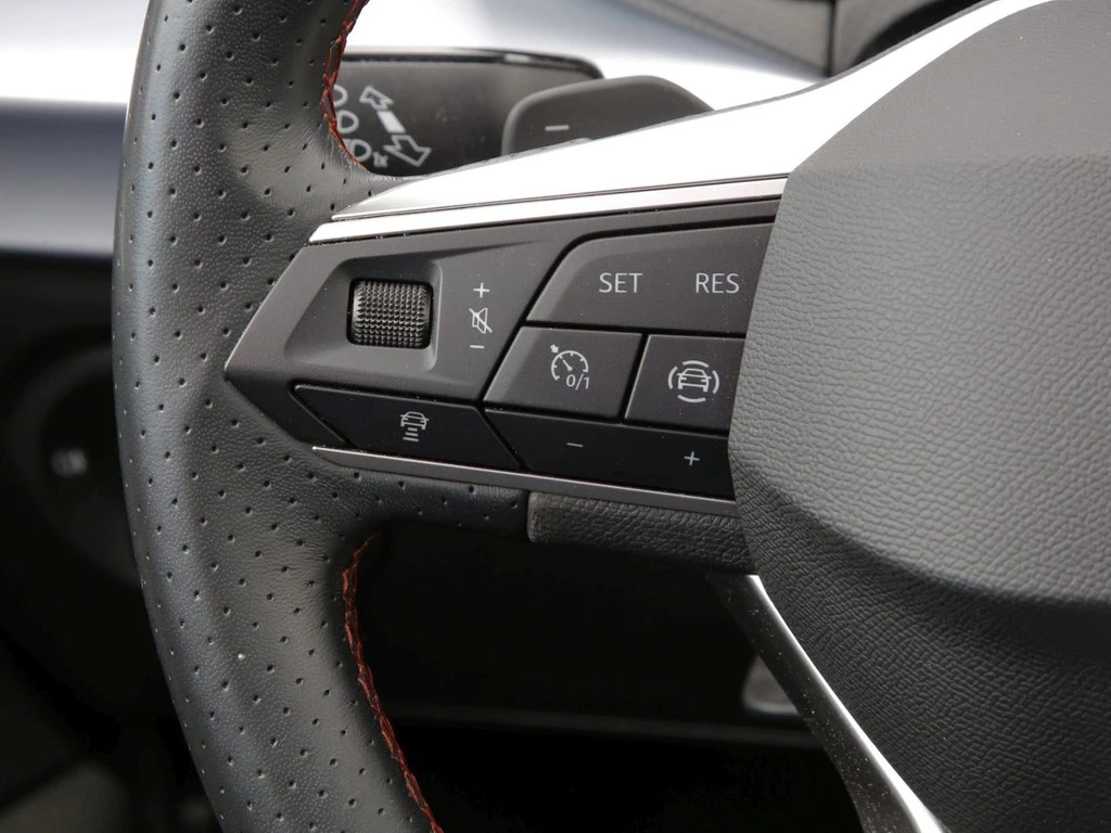 SEAT Arona 1.0 TSI DSG FR 17" AHK ACC Kamera LED SH