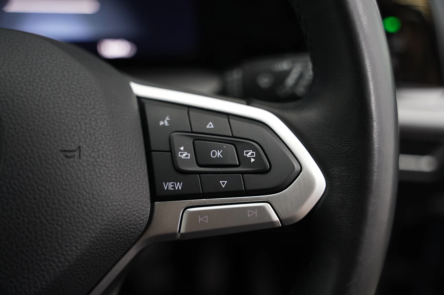 Volkswagen-Golf-image-16