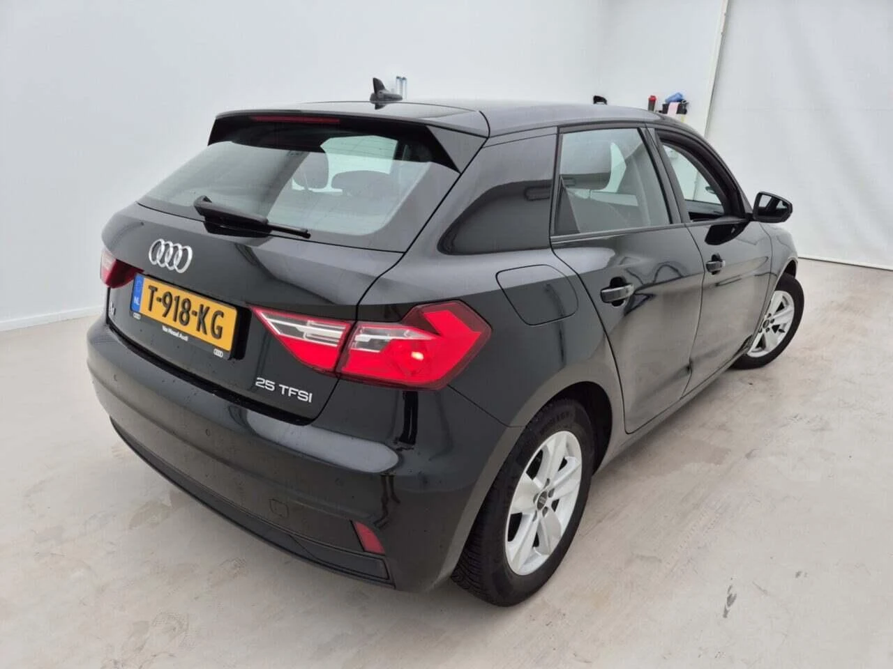 Audi-A1 Sportback-image-1