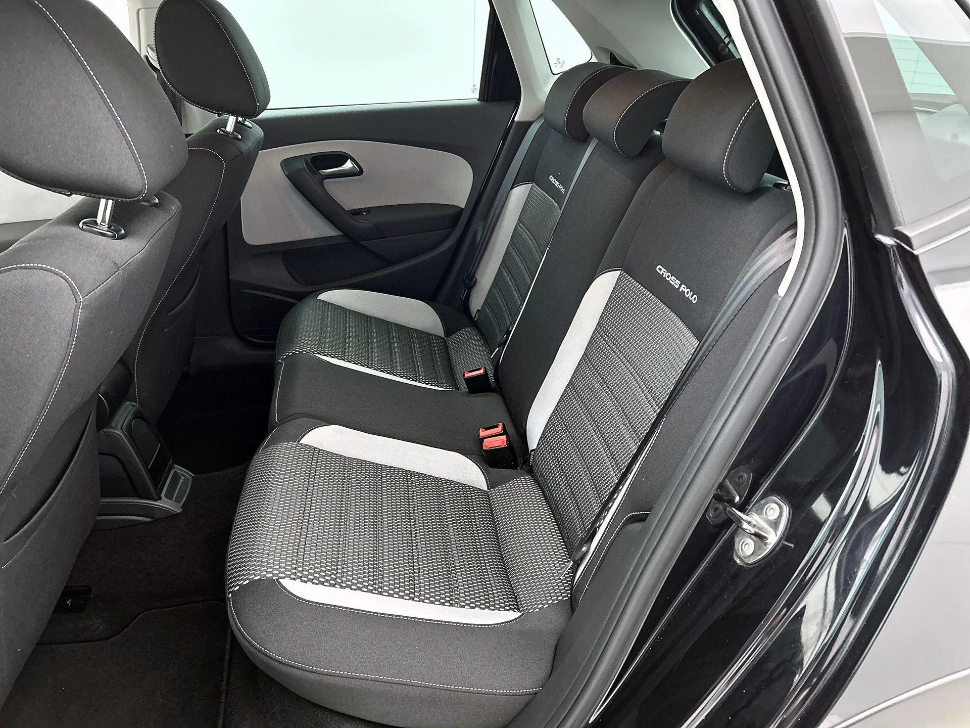 Volkswagen-Polo-image-25