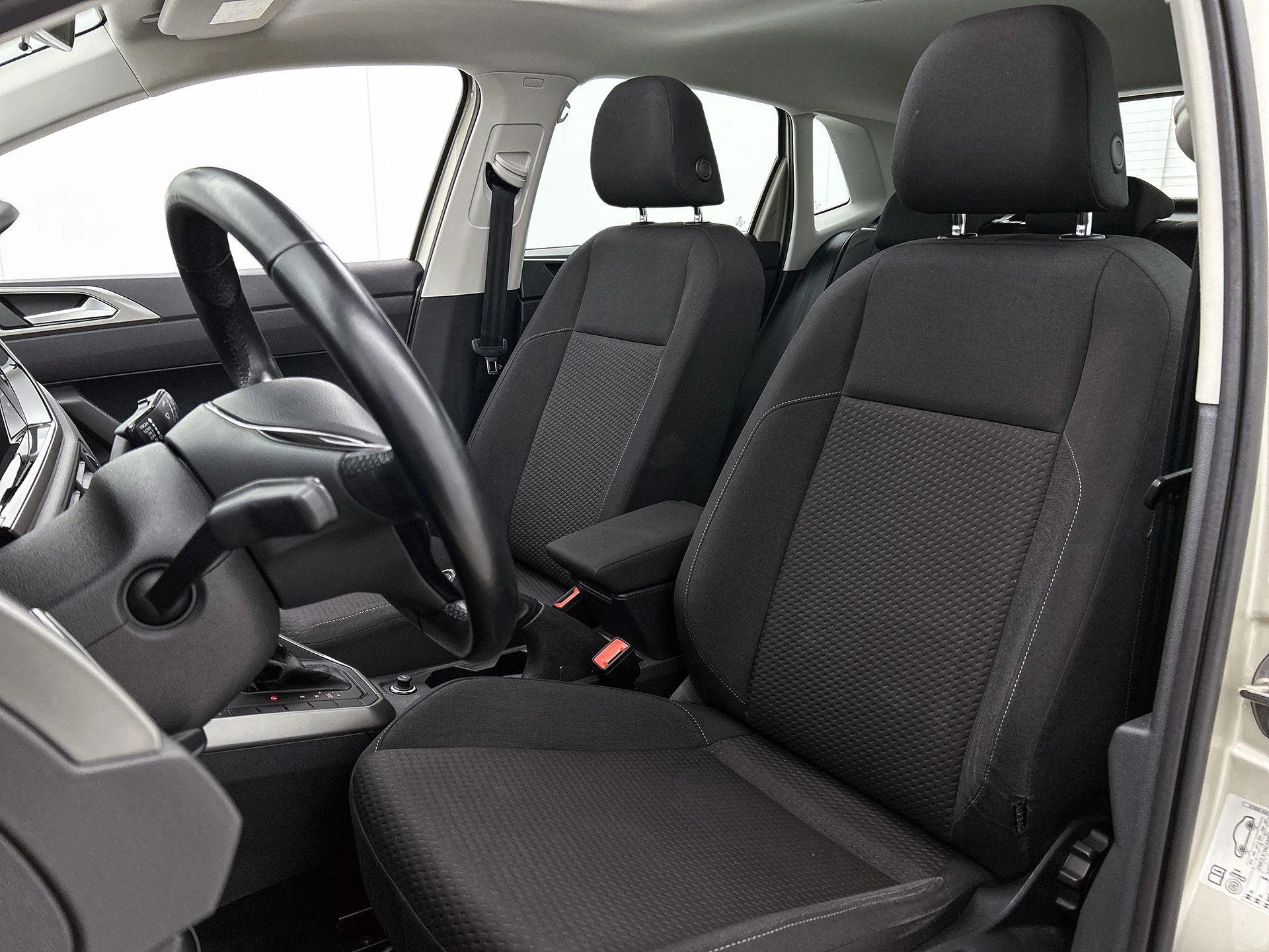 Volkswagen-Polo-image-33