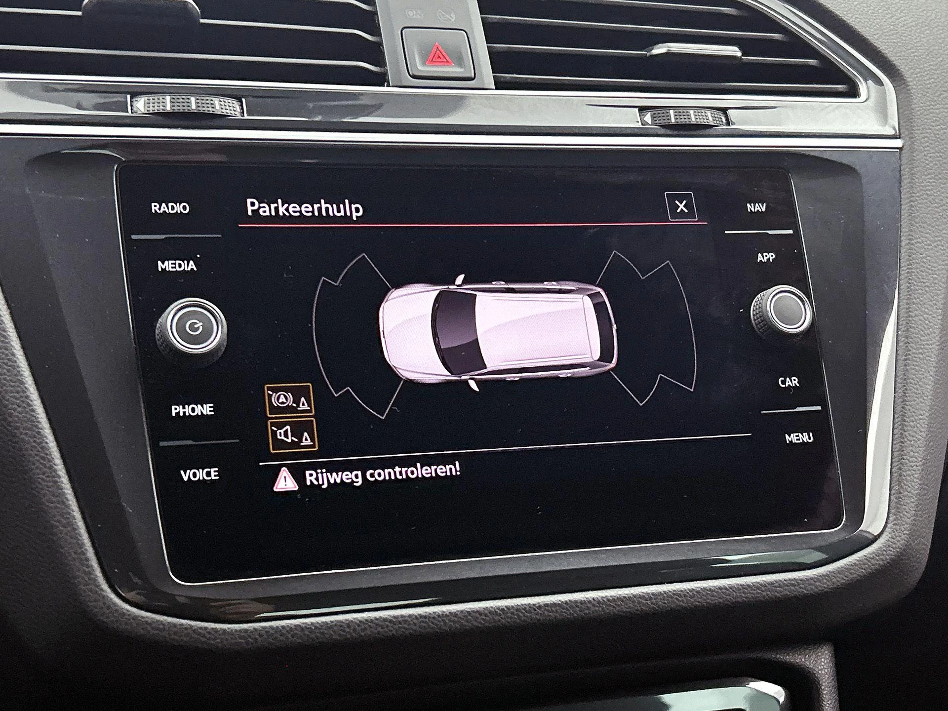 Volkswagen-Tiguan-image-15