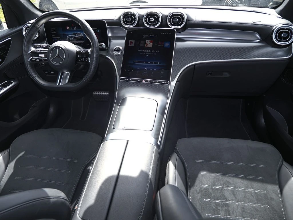 Mercedes-Benz-GLC 220 d-image-11