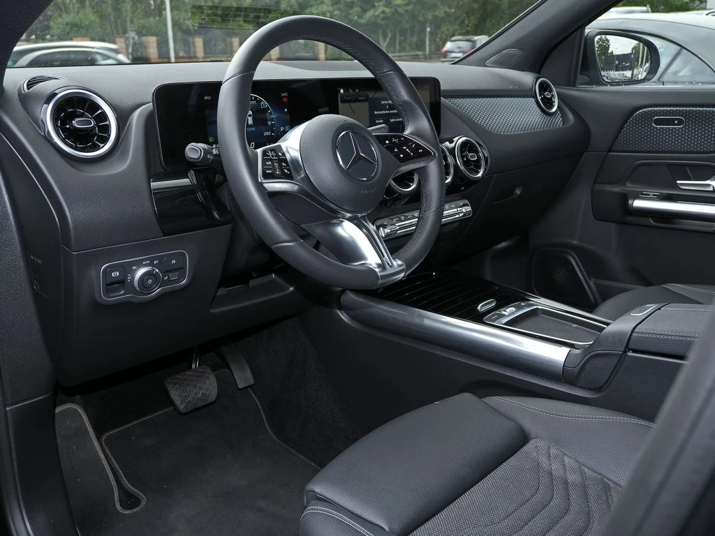 Mercedes-Benz-GLA 200 d-image-8