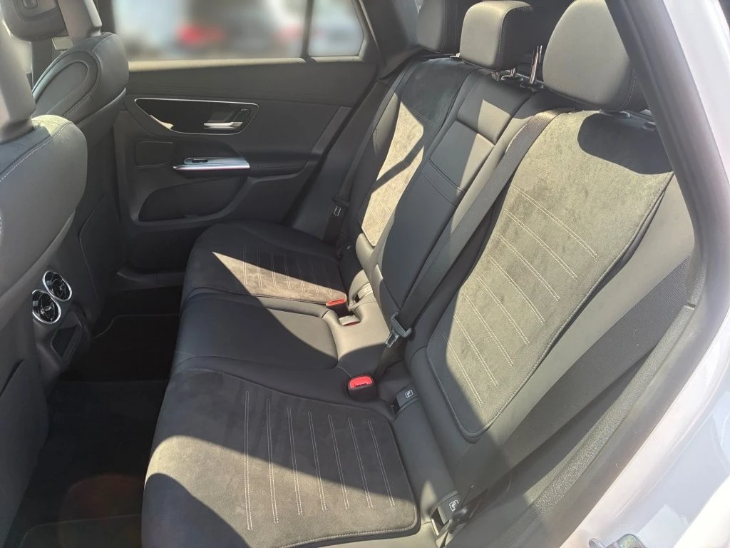 Mercedes-Benz-GLC 220 d-image-9