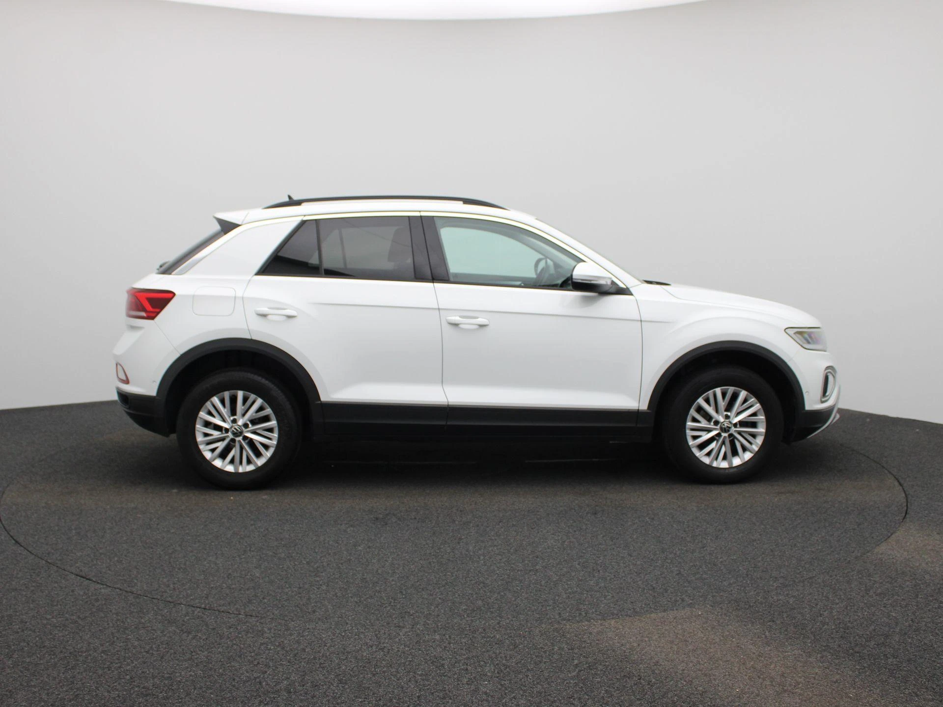 Volkswagen-T-Roc-image-5
