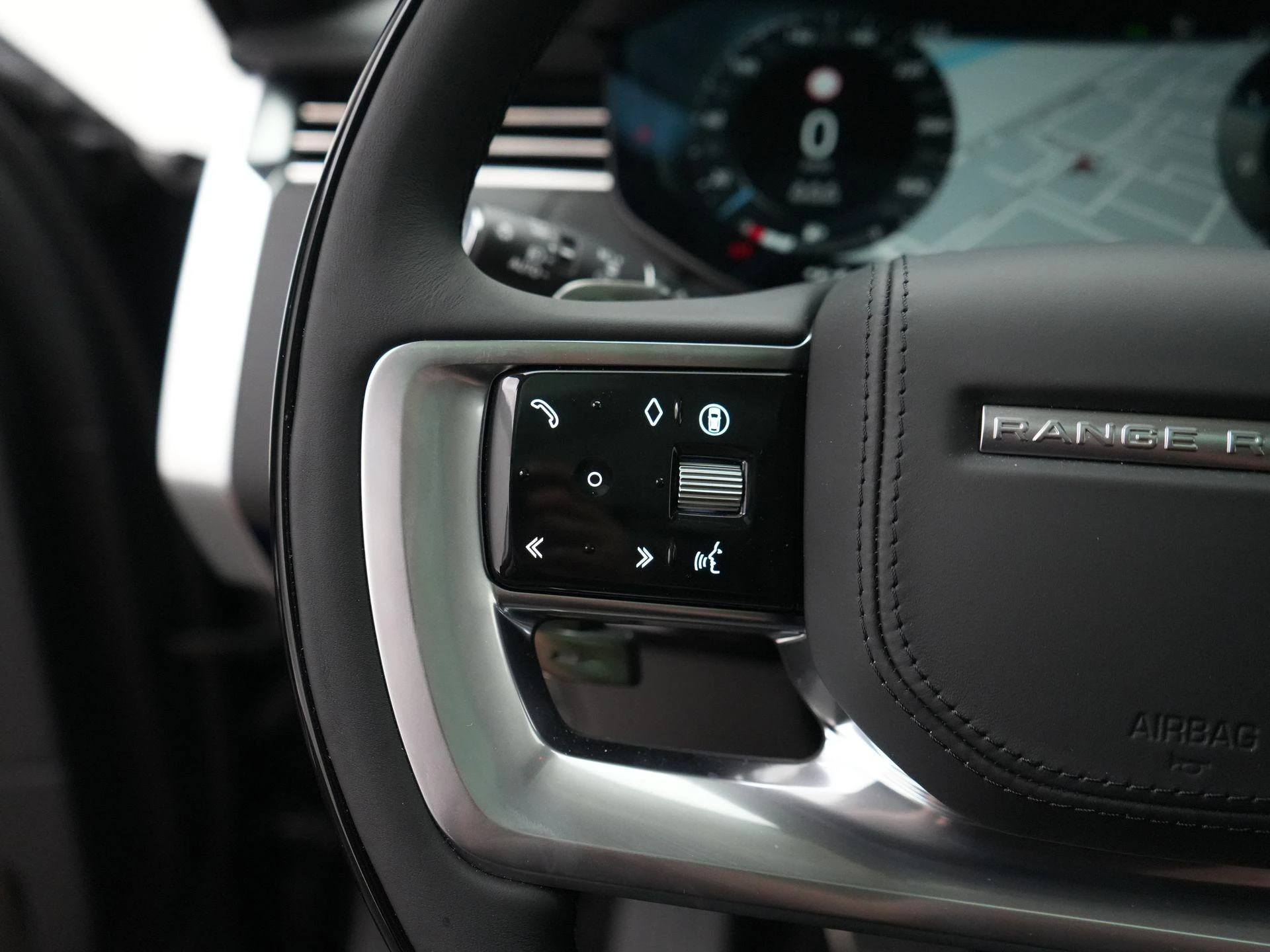 Land Rover-Range Rover-image-15