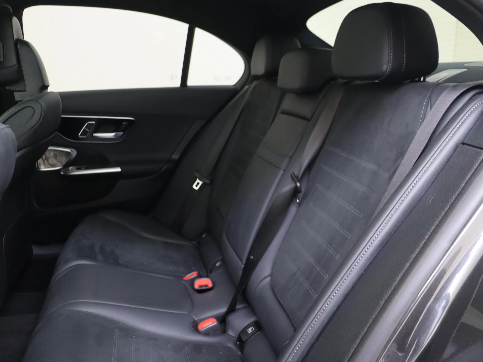 Mercedes-Benz-C-Klasse-image-11