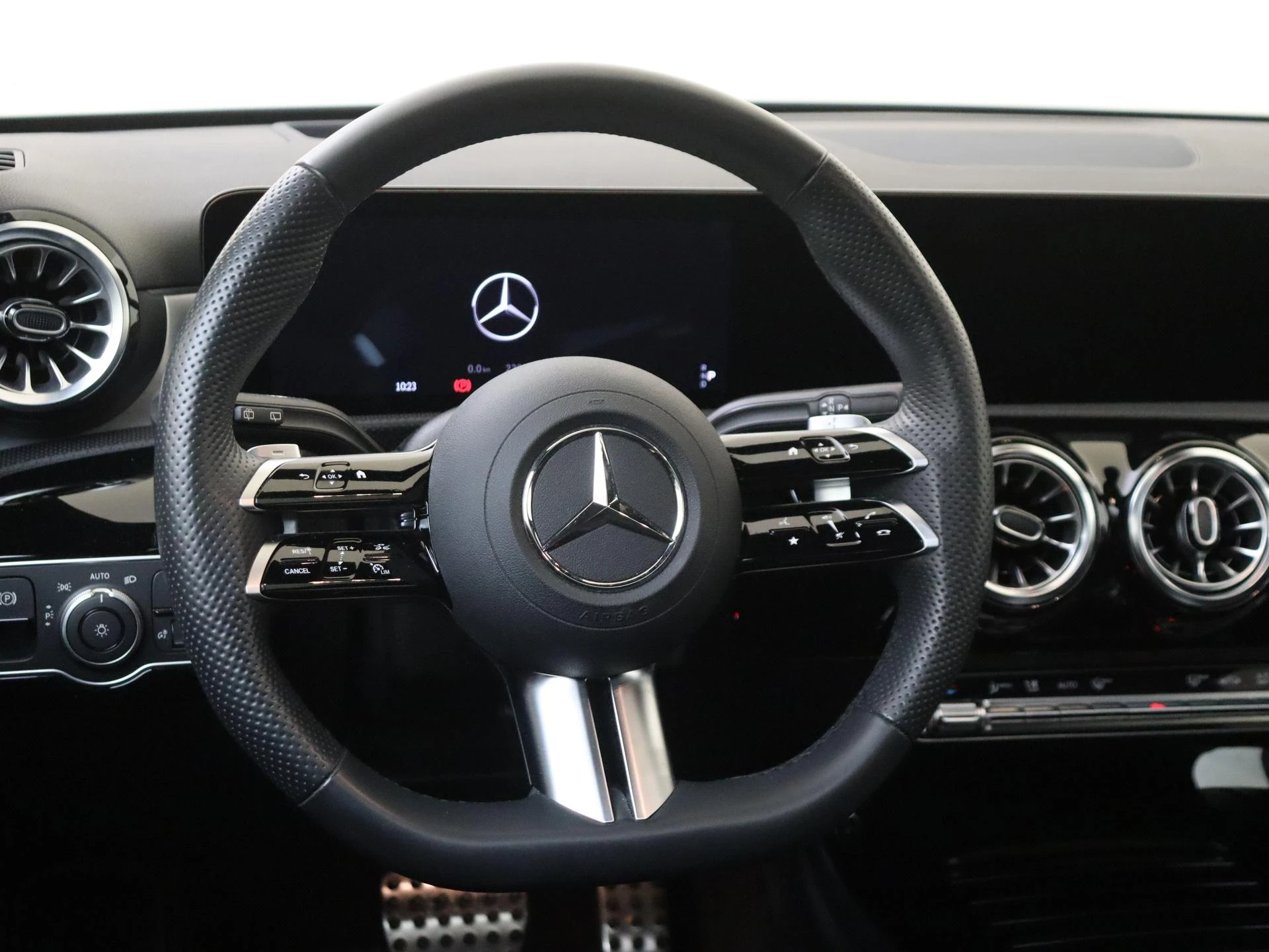 Mercedes-Benz-A-Klasse-image-9