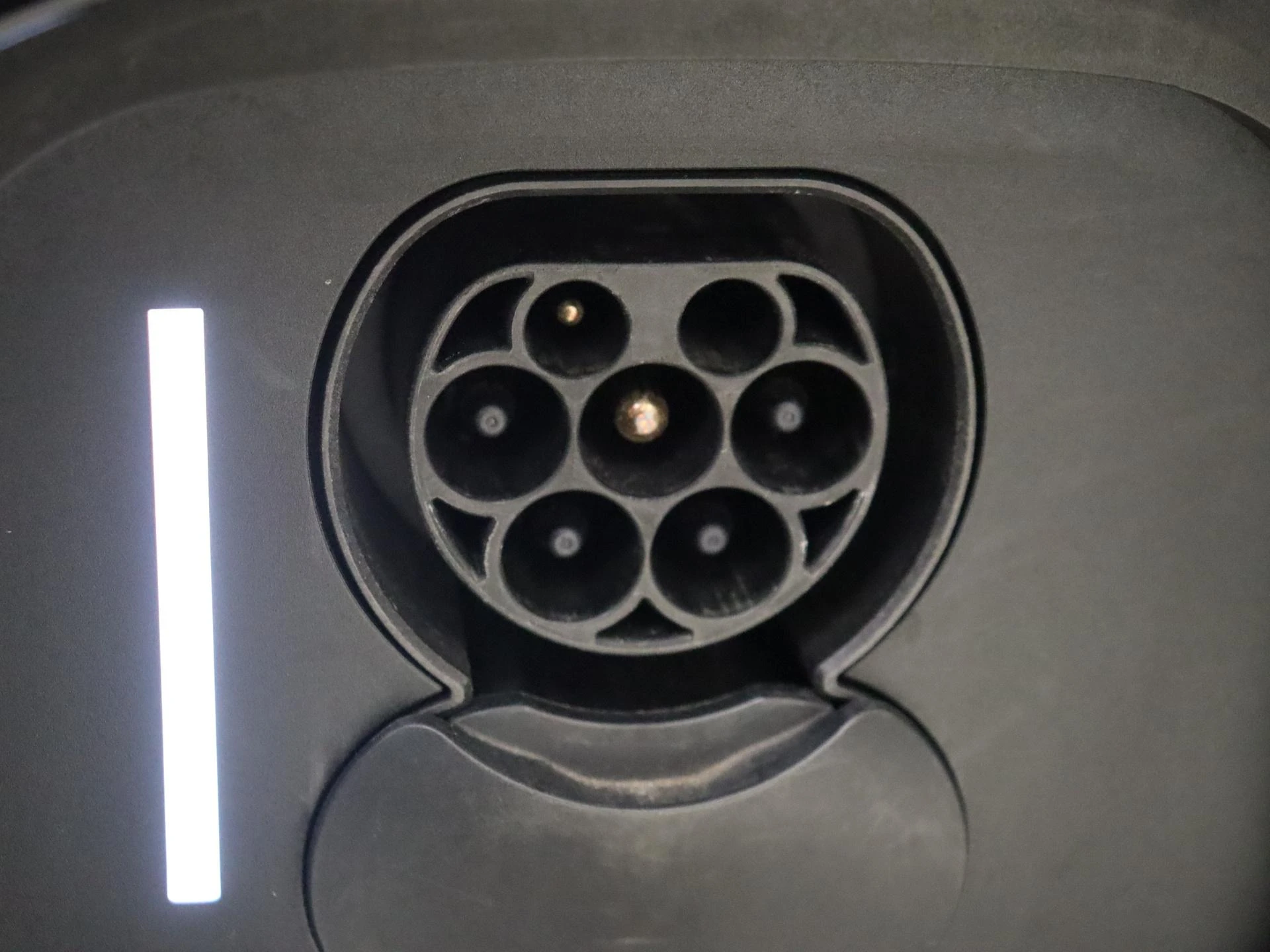 Mercedes-Benz-EQE-image-28