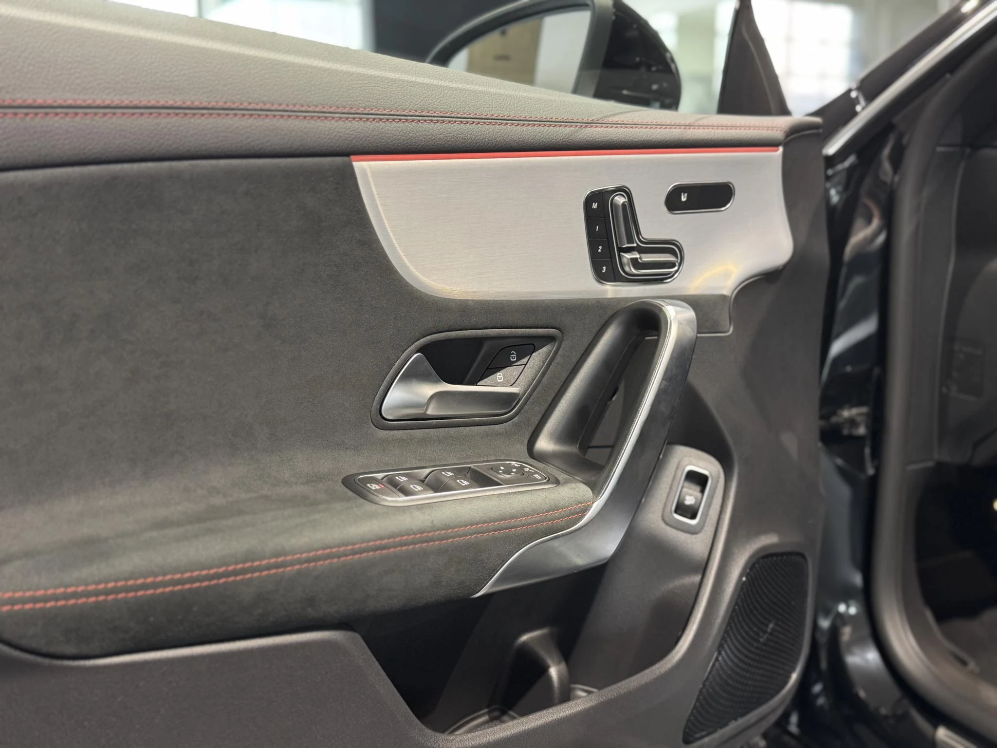 Mercedes-Benz-CLA-image-13