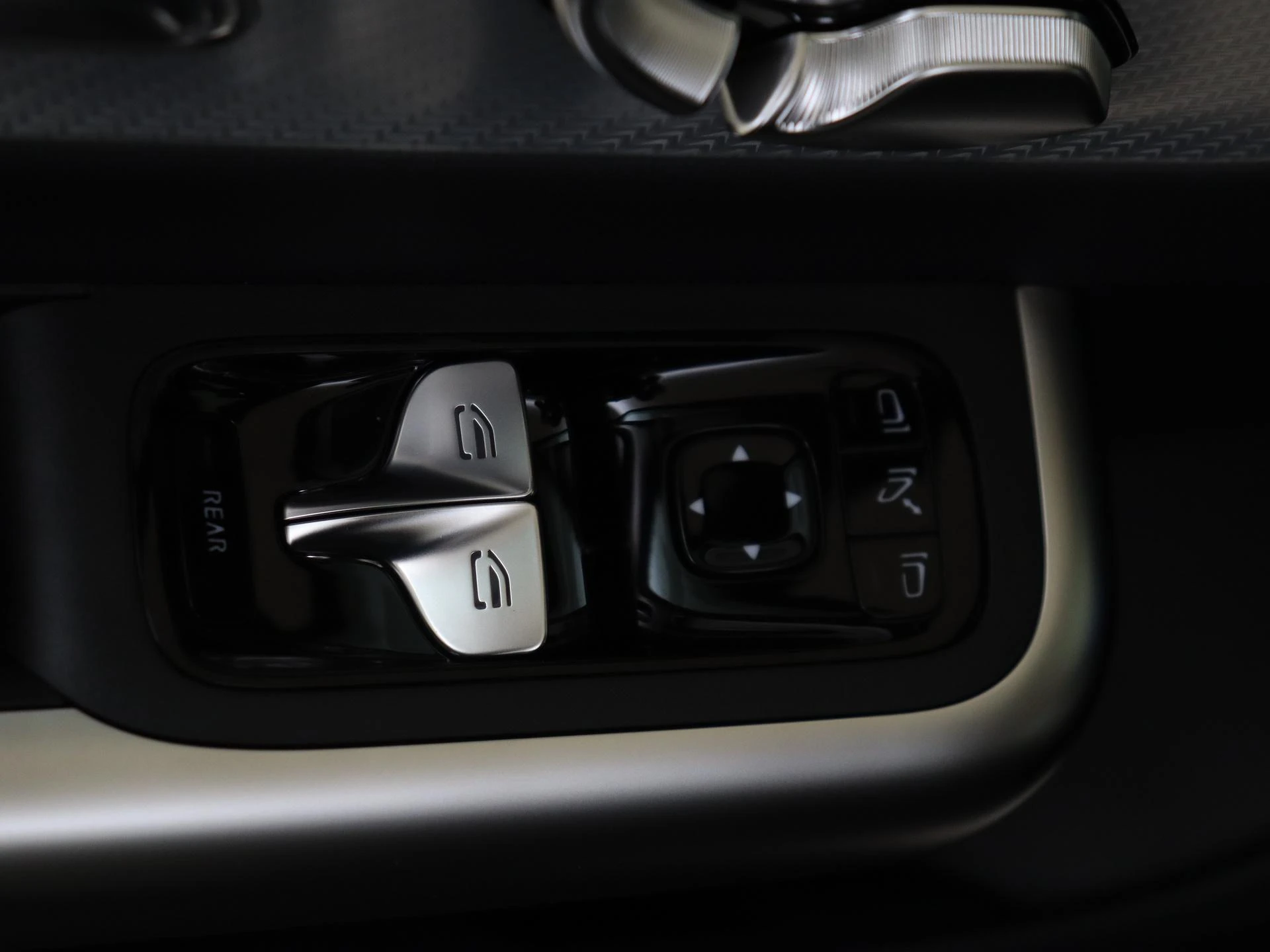 Mercedes-Benz-GLB-image-25
