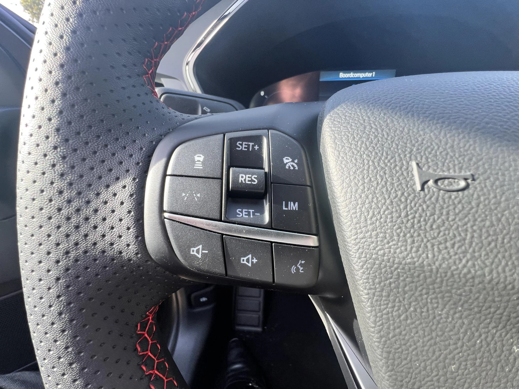 Ford-Kuga-image-12