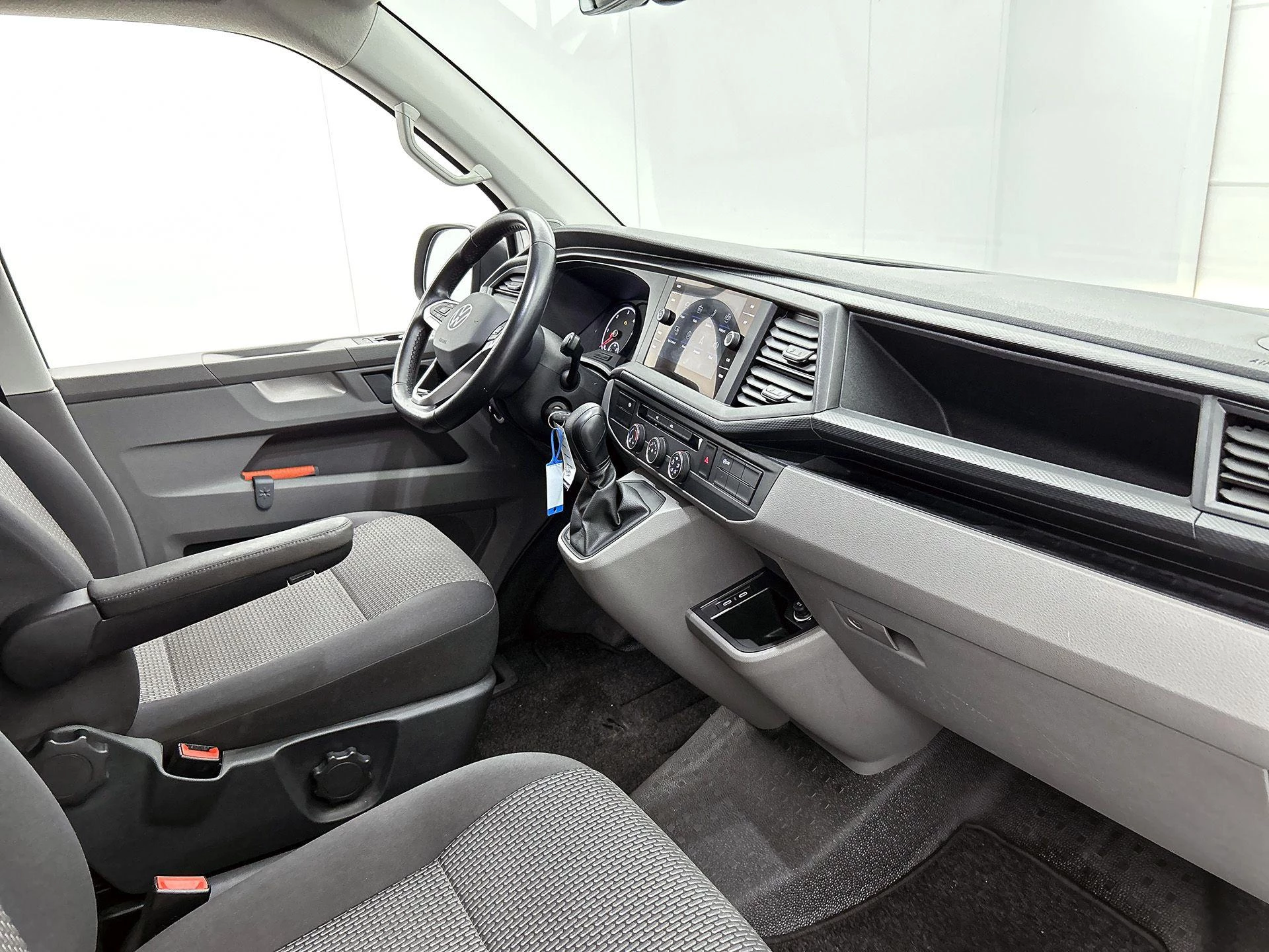 Volkswagen-Transporter-image-20